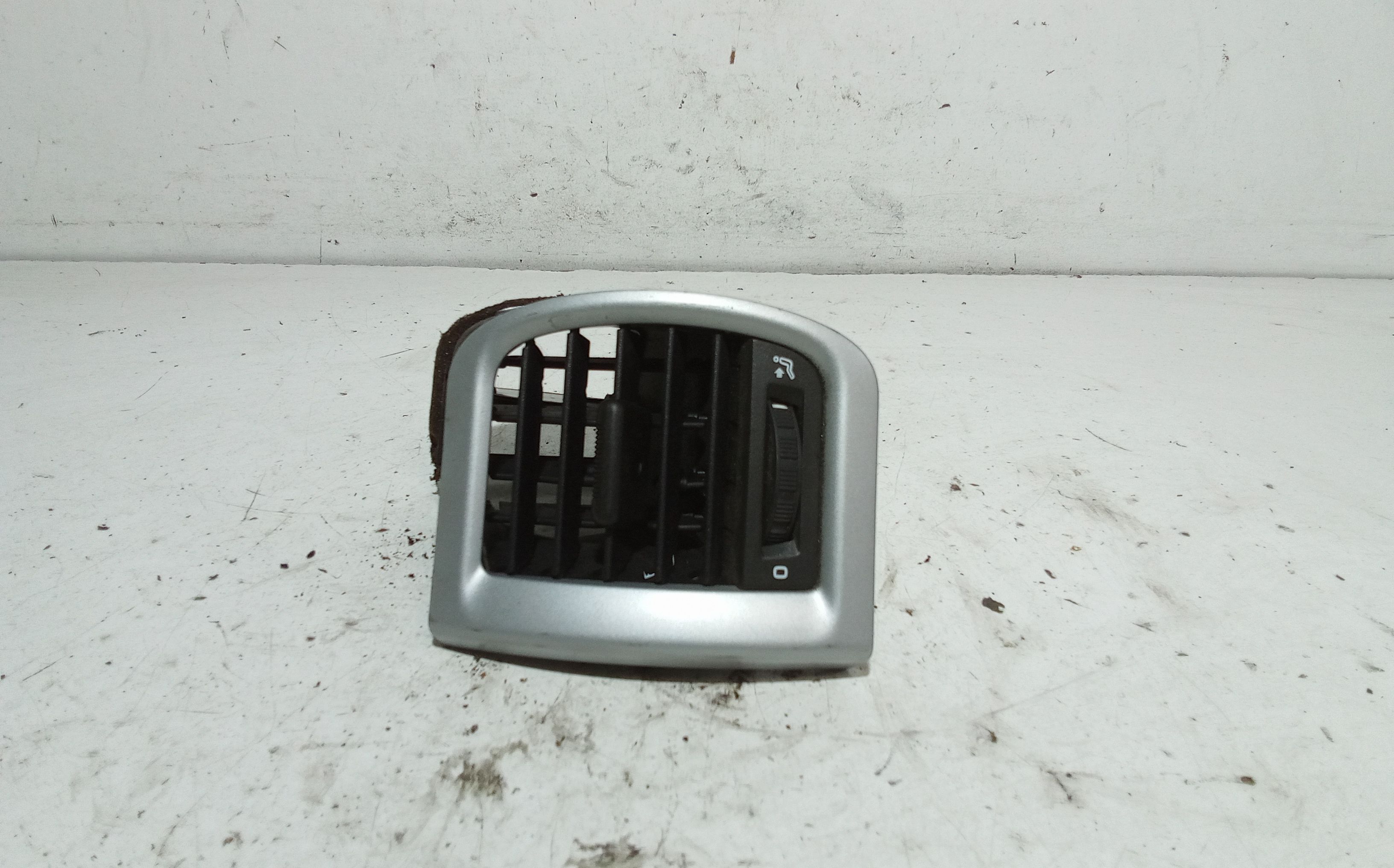 Bocchetta aria cruscotto lato guida SKODA Roomster 1 Serie