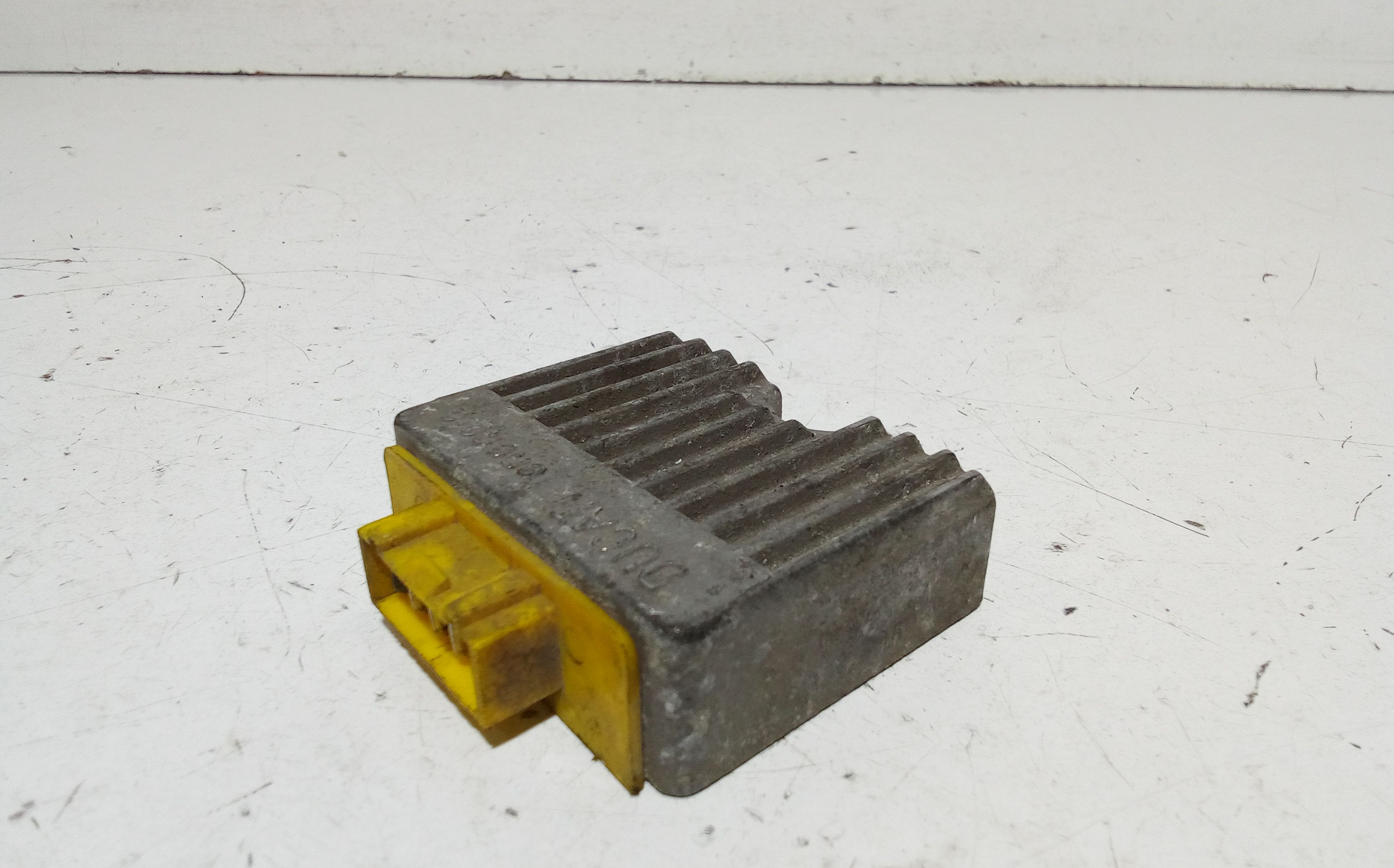 Regolatore di tensione PIAGGIO Liberty 50cc  (97>06)