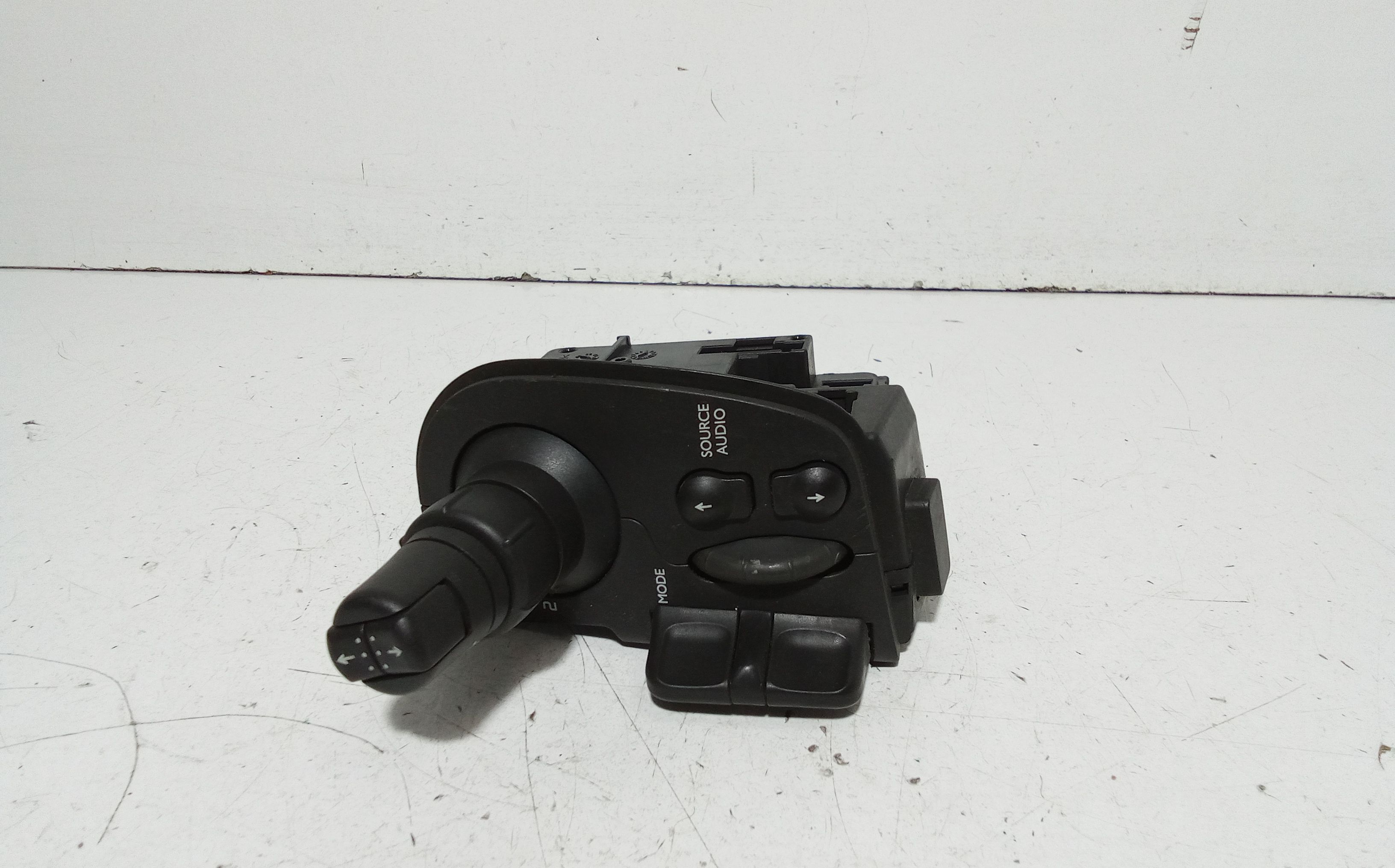 Devioluci destro RENAULT Clio Serie (04>08)