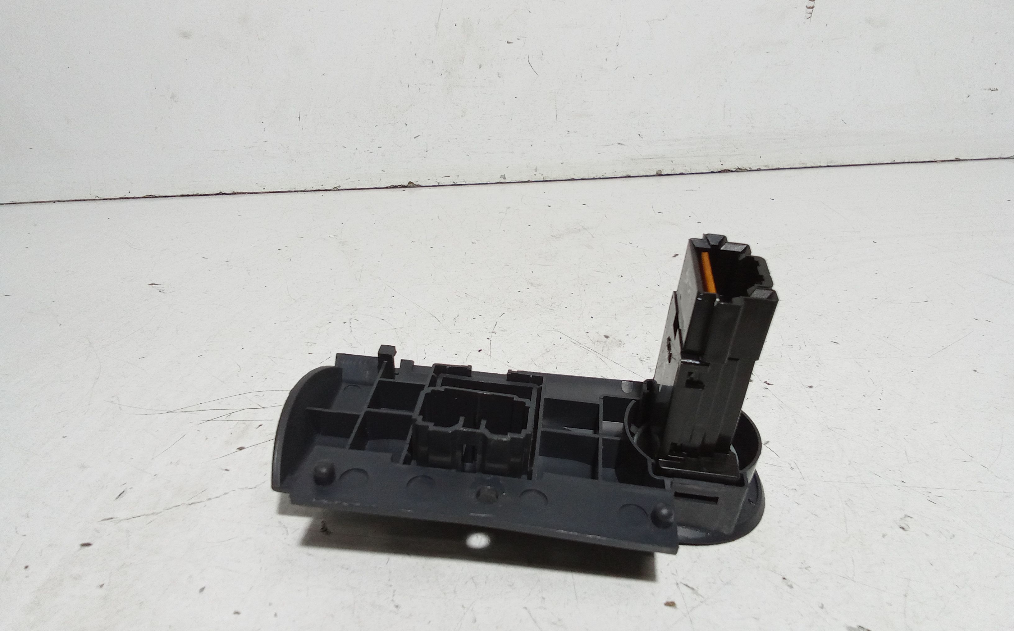 Pulsante fendinebbia MITSUBISHI Colt CZ3 (05>08)