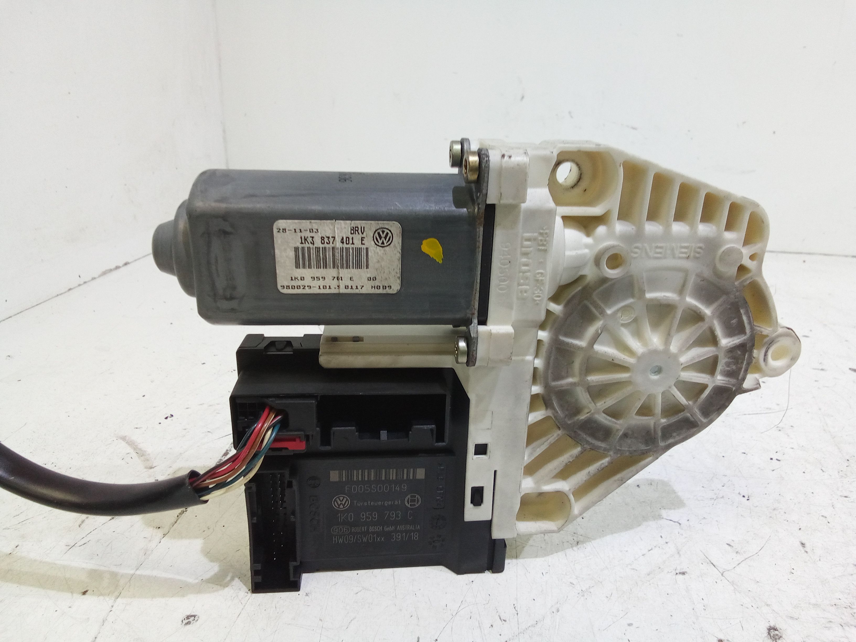 Motorino Alzavetro anteriore Sinistro VOLKSWAGEN Golf 5 Berlina (03>08)