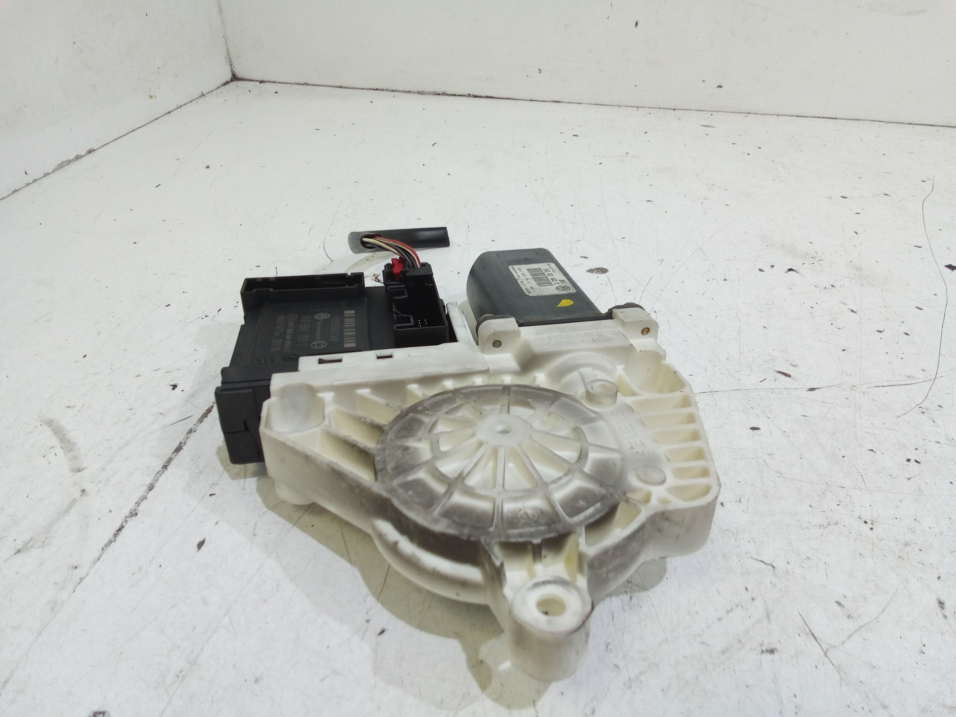 Motorino Alzavetro anteriore Sinistro VOLKSWAGEN Golf 5 Berlina (03>08)