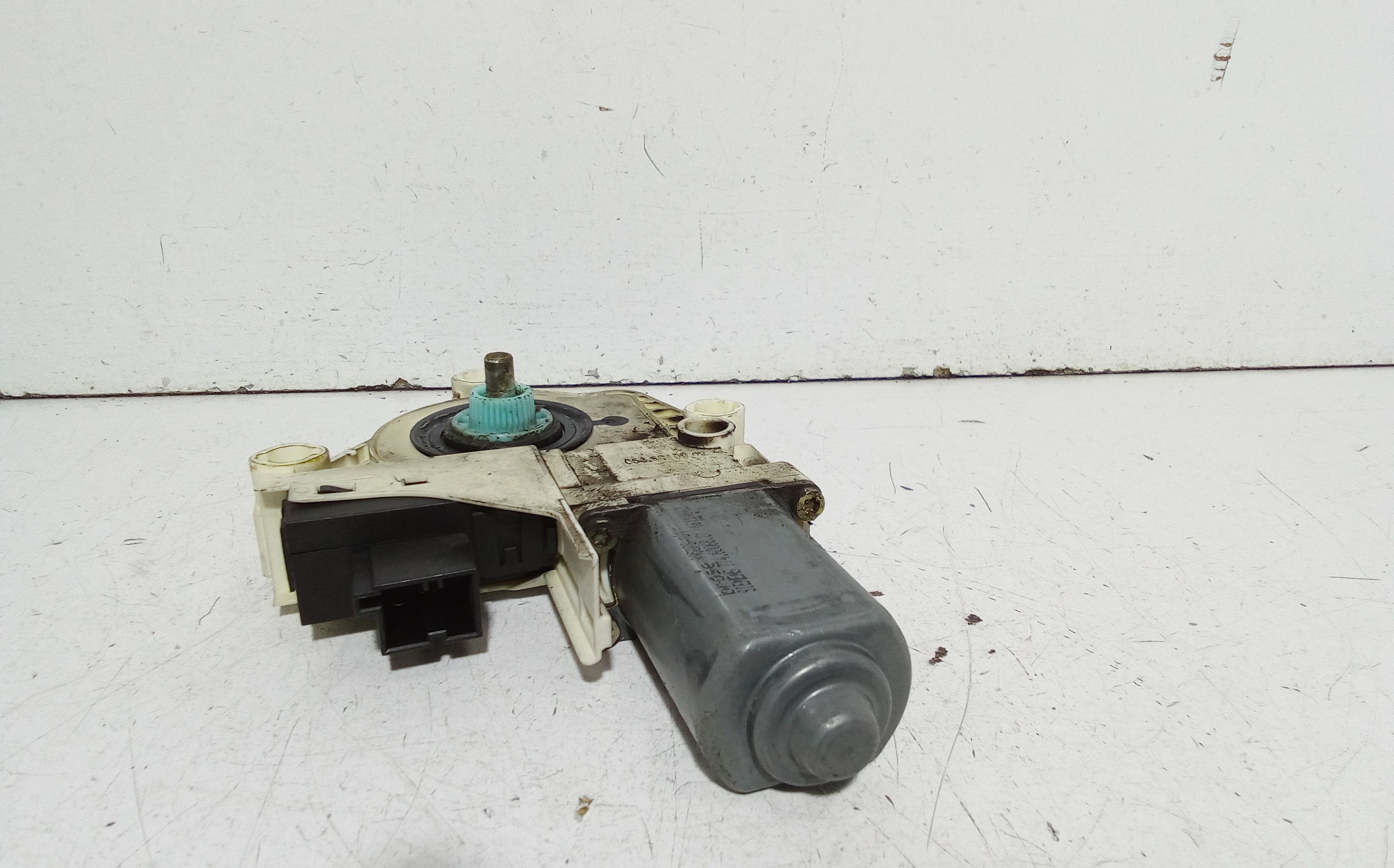 Motorino Alzavetro anteriore Sinistro AUDI A6 Avant Serie C6 (4F5) (04>12)