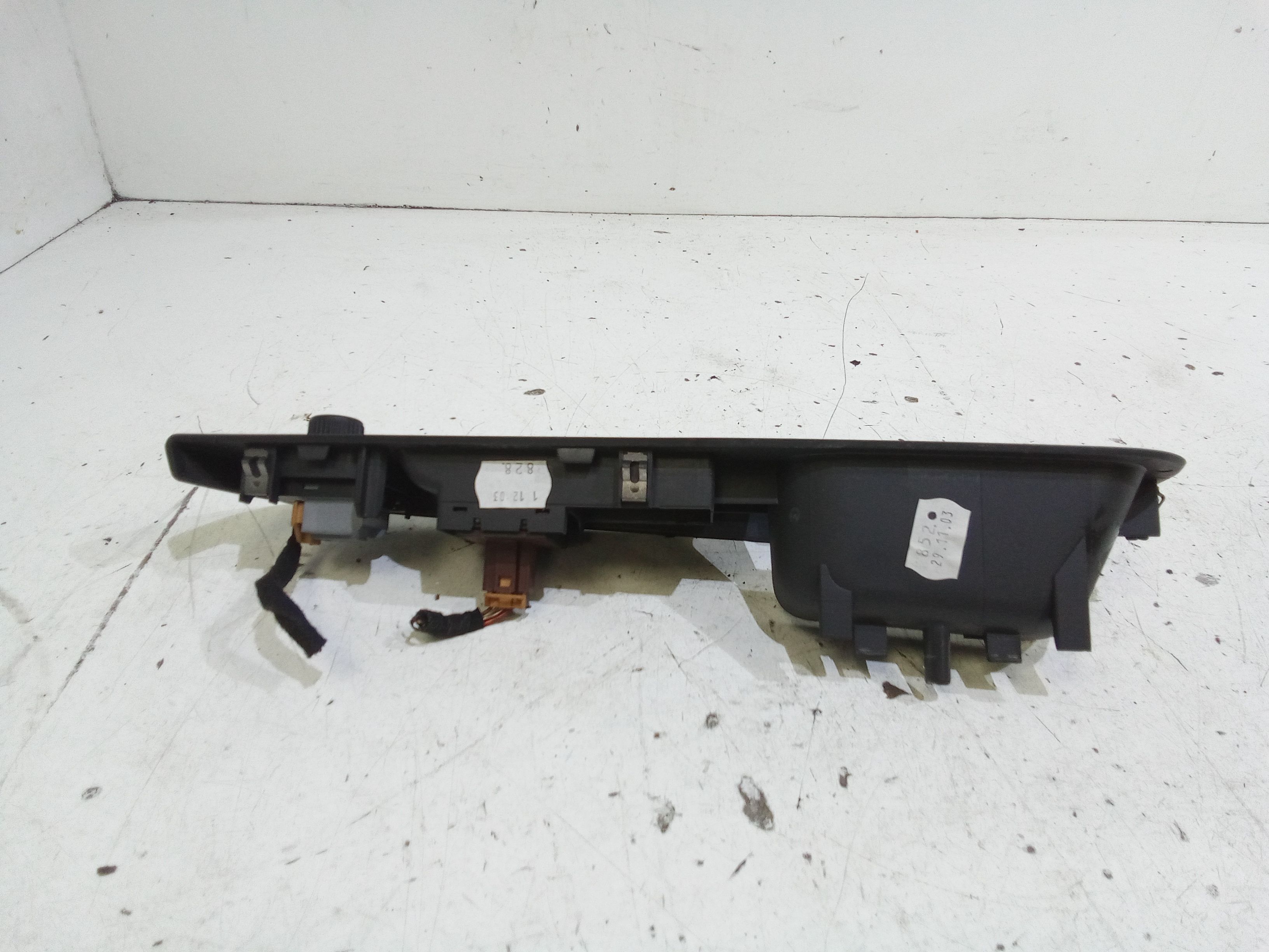 Pulsantiera anteriore sinistra Guida VOLKSWAGEN Golf 5 Berlina (03>08)