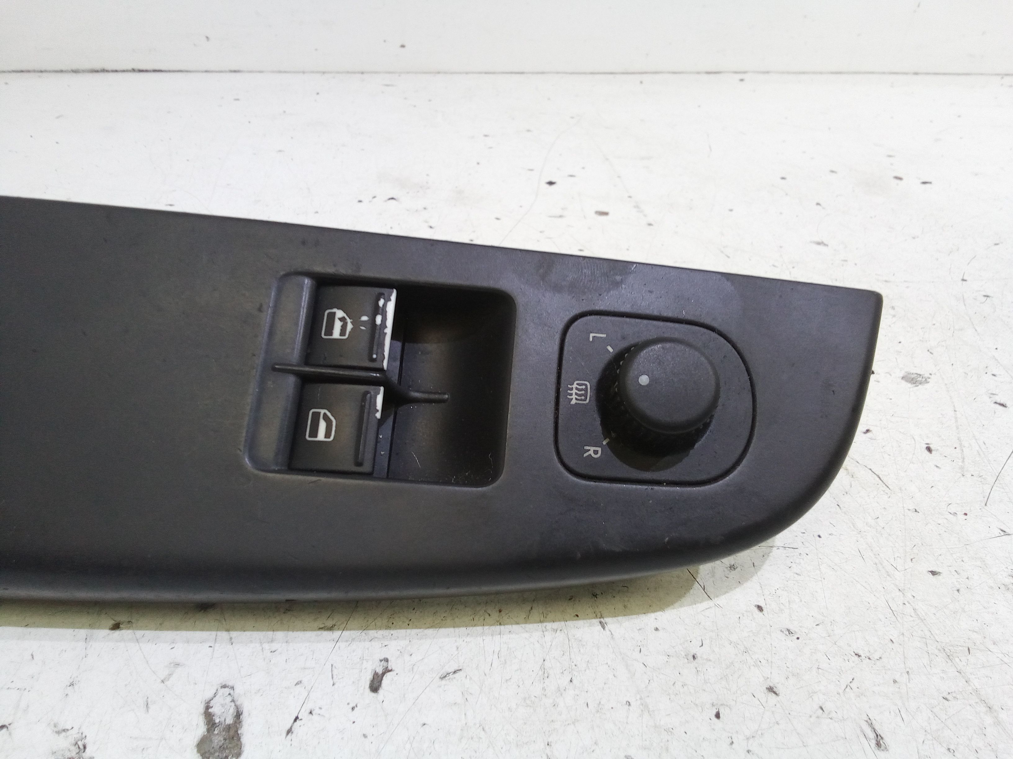 Pulsantiera anteriore sinistra Guida VOLKSWAGEN Golf 5 Berlina (03>08)