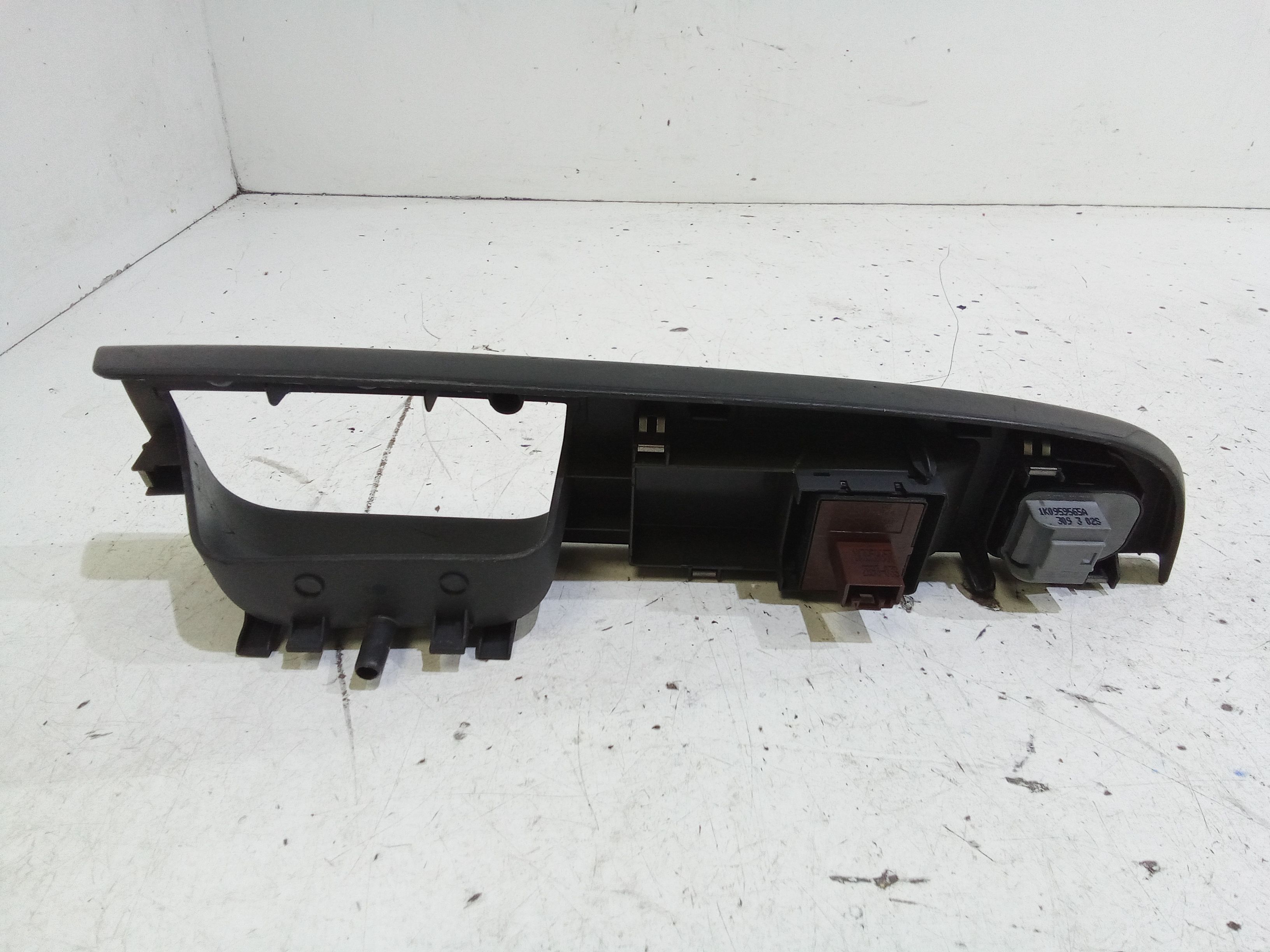 Pulsantiera anteriore sinistra Guida VOLKSWAGEN Golf 5 Berlina (03>08)