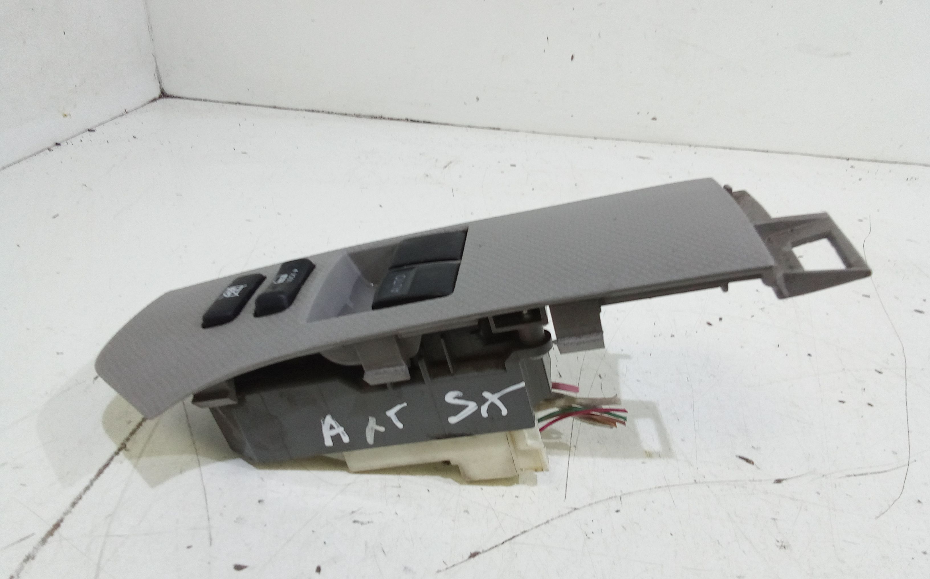 Pulsantiera anteriore sinistra Guida TOYOTA Yaris Serie (05>08)