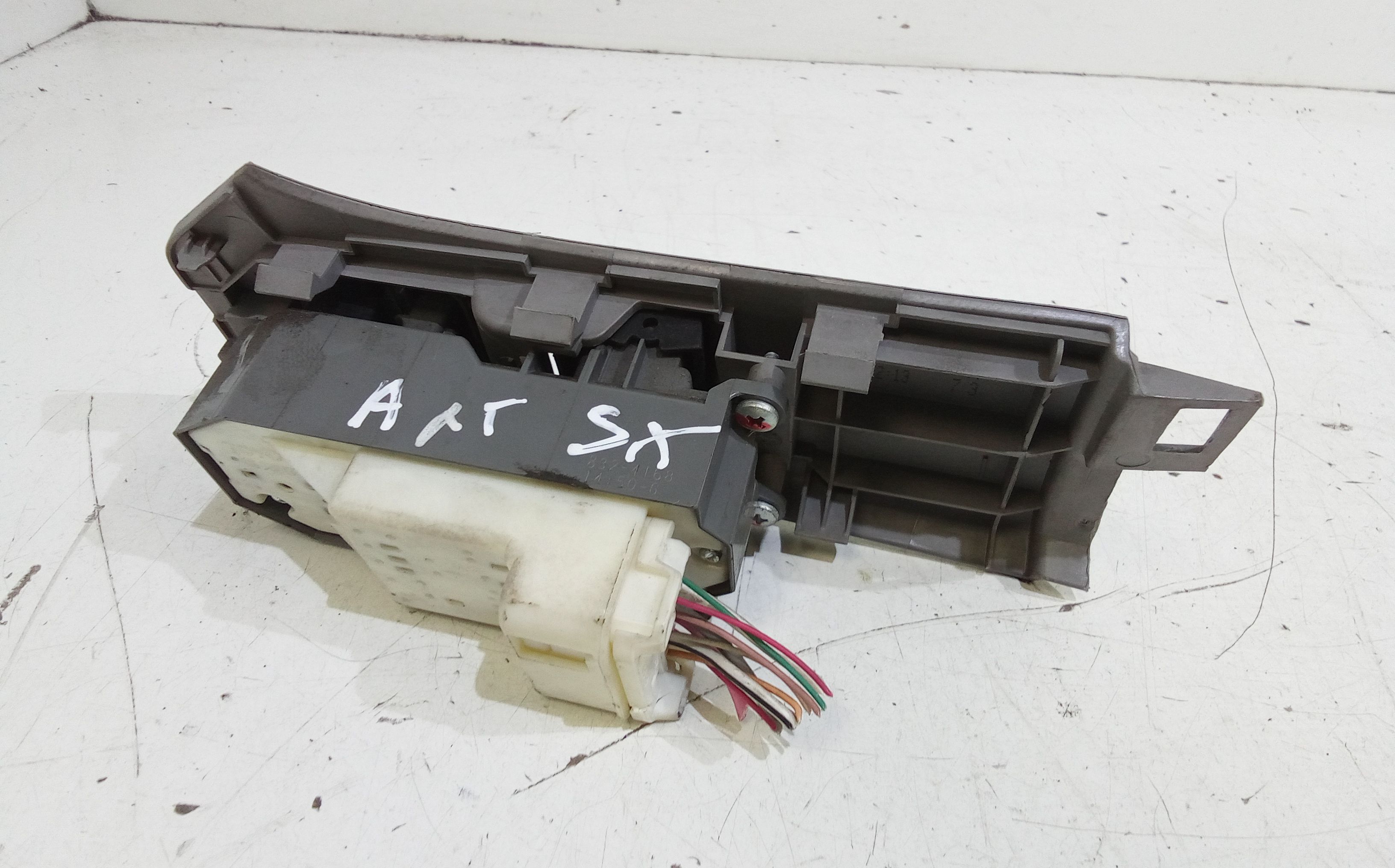 Pulsantiera anteriore sinistra Guida TOYOTA Yaris Serie (05>08)