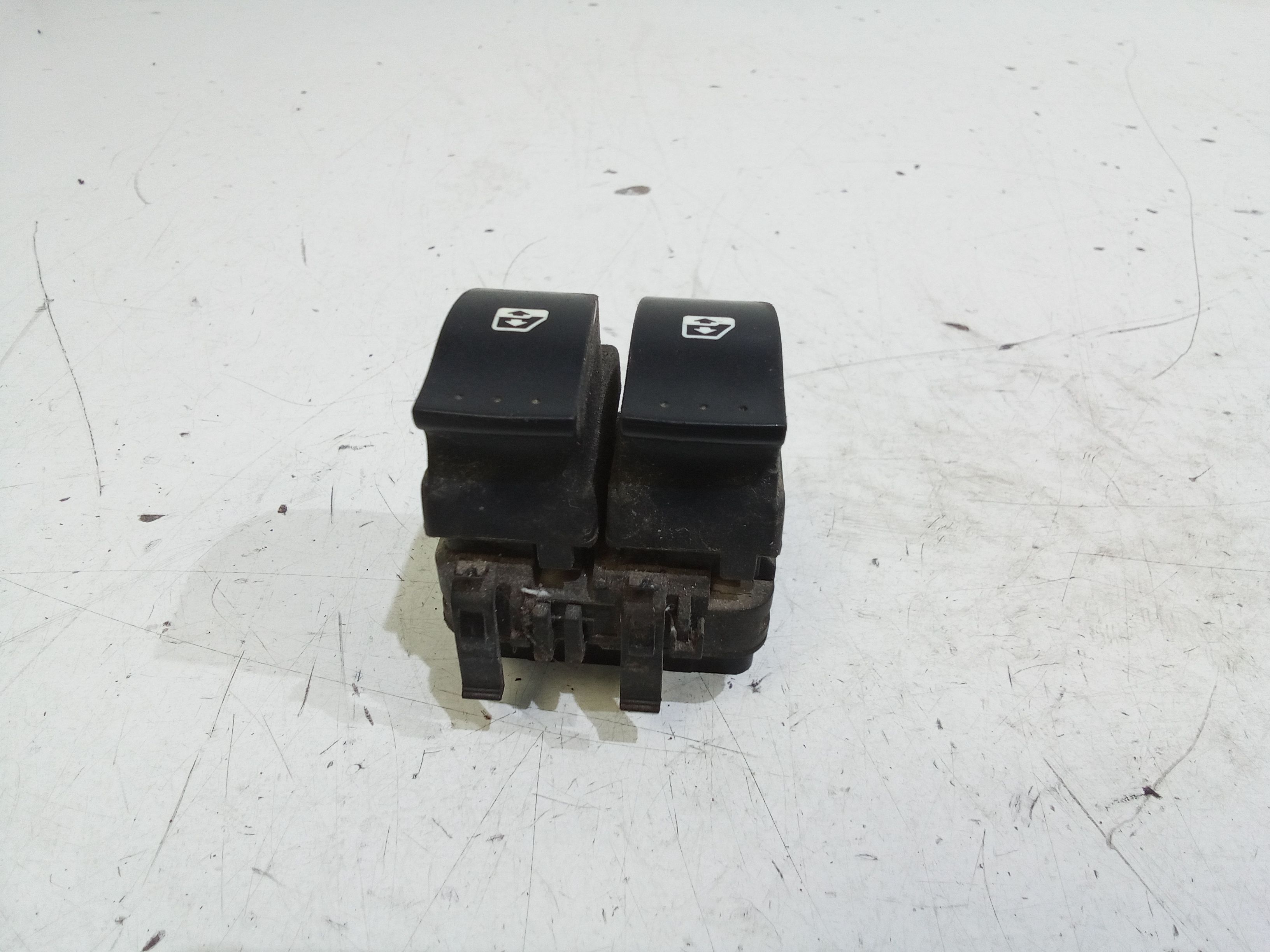 Pulsantiera anteriore sinistra Guida RENAULT Clio Serie (01>05)