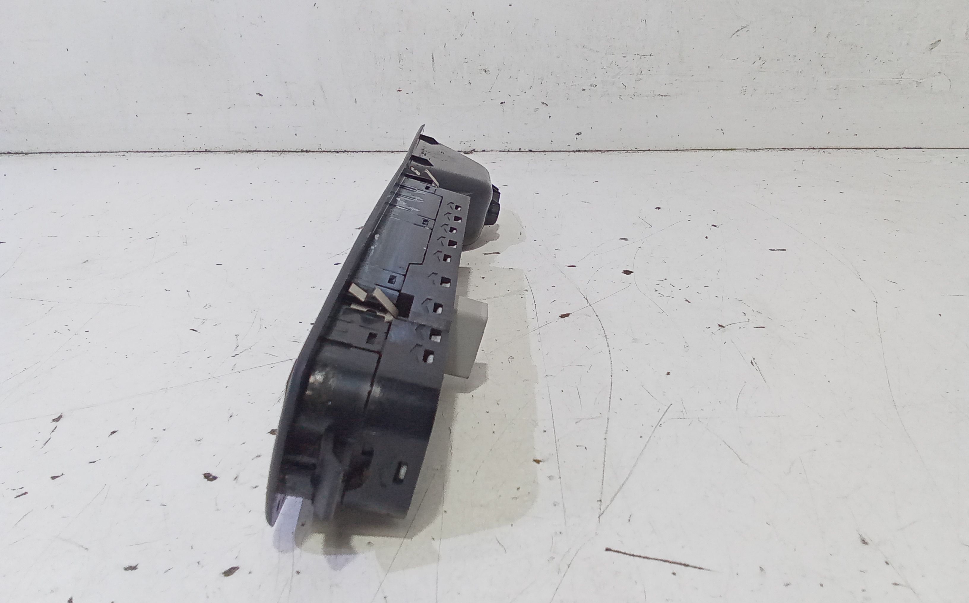 Pulsantiera anteriore sinistra Guida RENAULT Megane III (08>16)