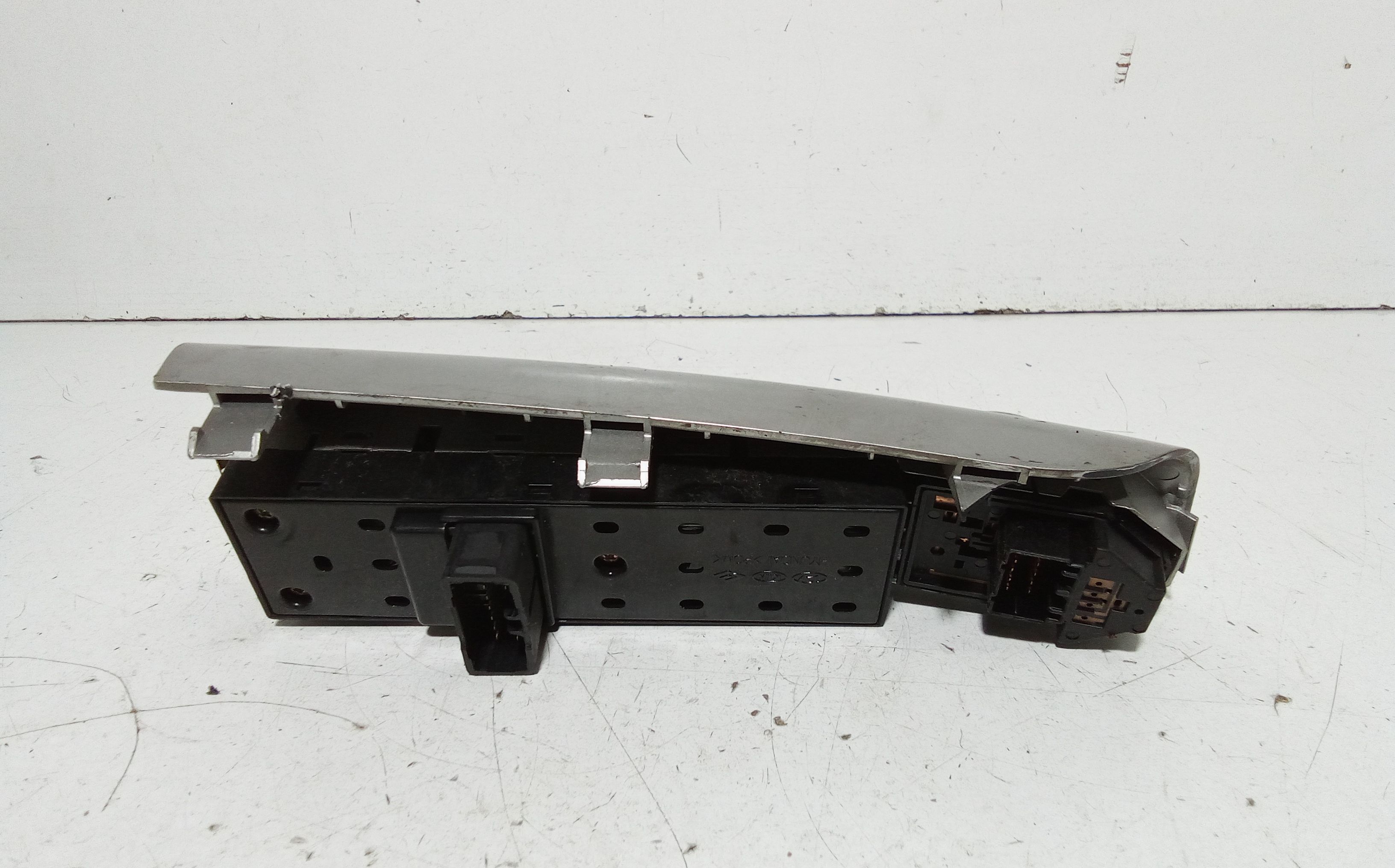 Pulsantiera anteriore sinistra Guida KIA Sportage Serie (04>10)