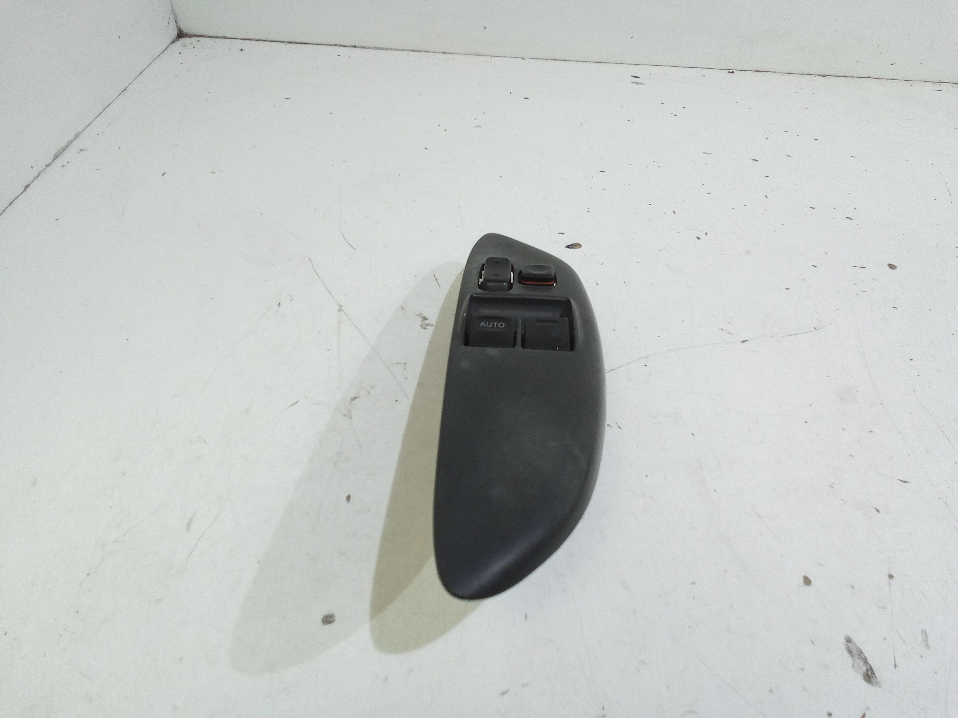 Pulsantiera anteriore sinistra Guida TOYOTA Yaris Serie (03>05)