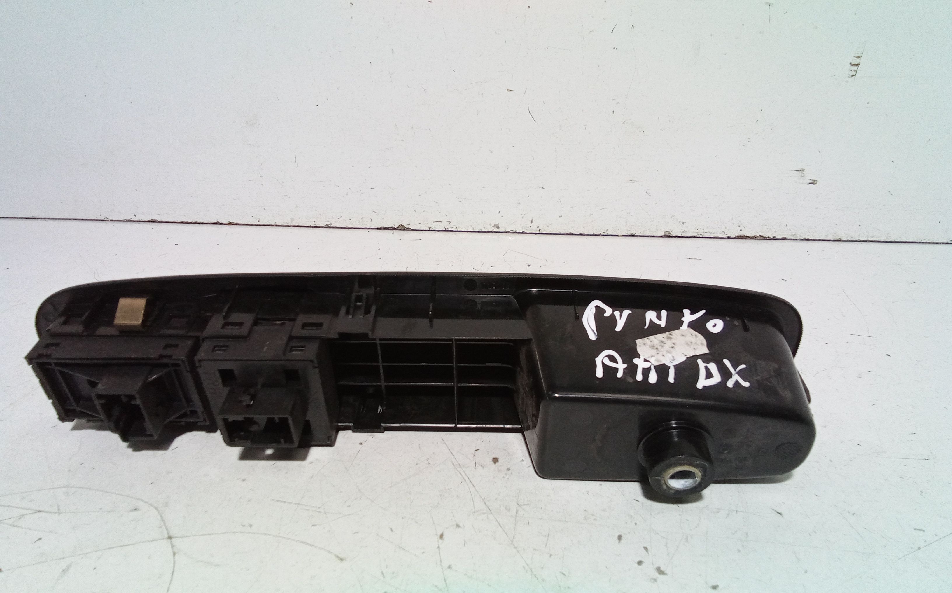 Pulsantiera anteriore sinistra Guida FIAT Punto EVO