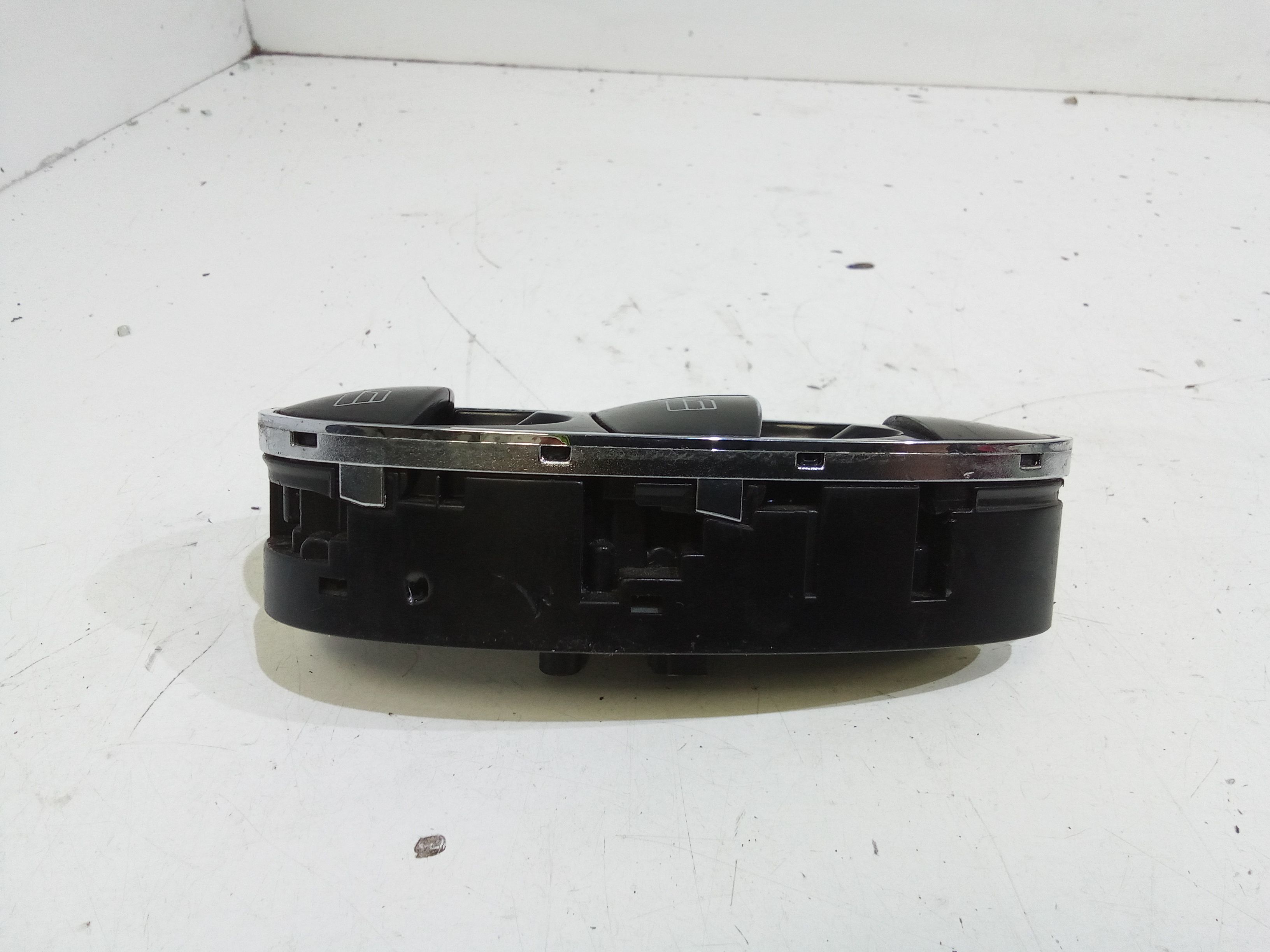 Pulsantiera anteriore sinistra Guida MERCEDES Classe E Berlina W211 (02>07)