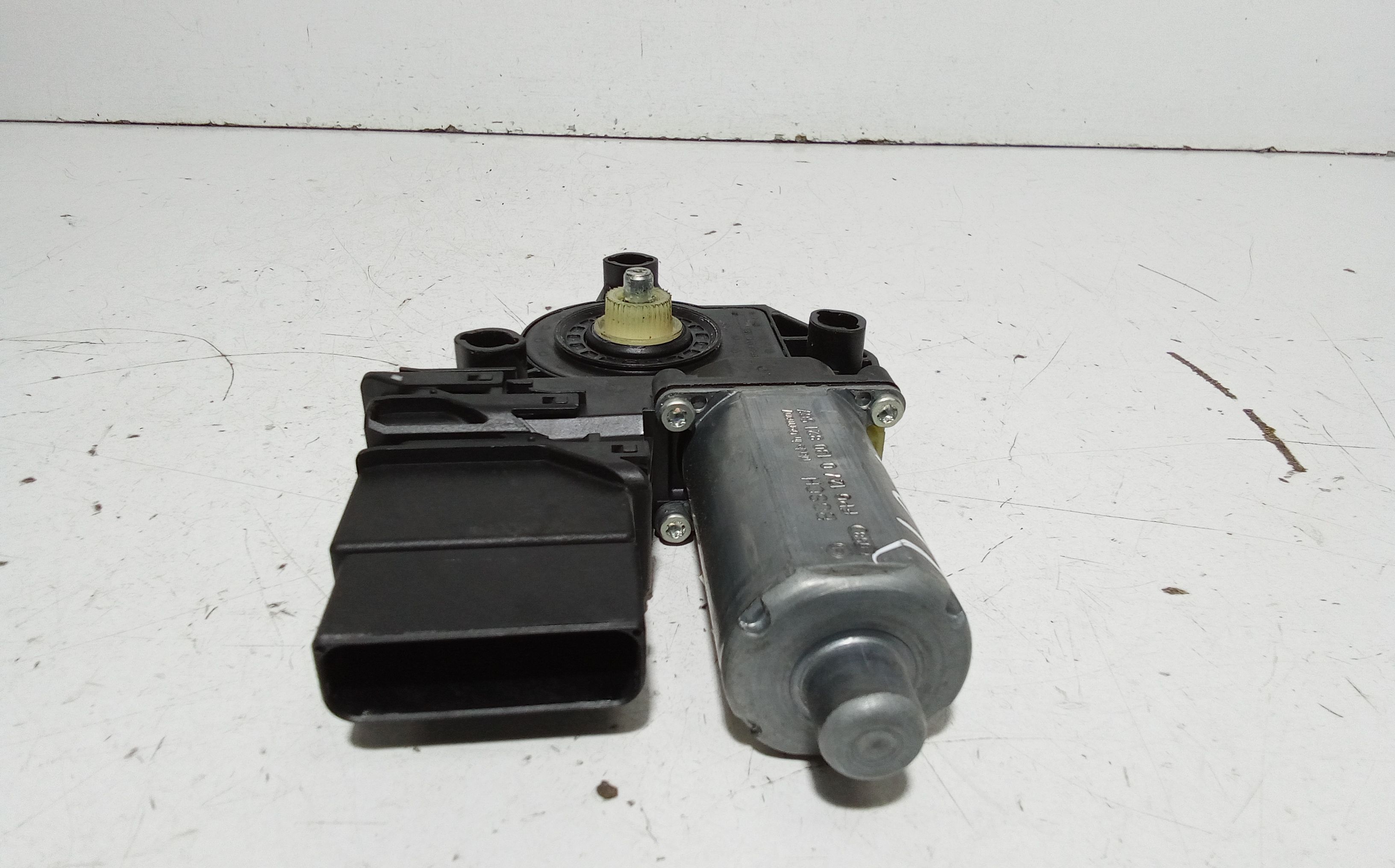 Motorino Alzavetro posteriore destra VOLKSWAGEN Touran 3 Serie