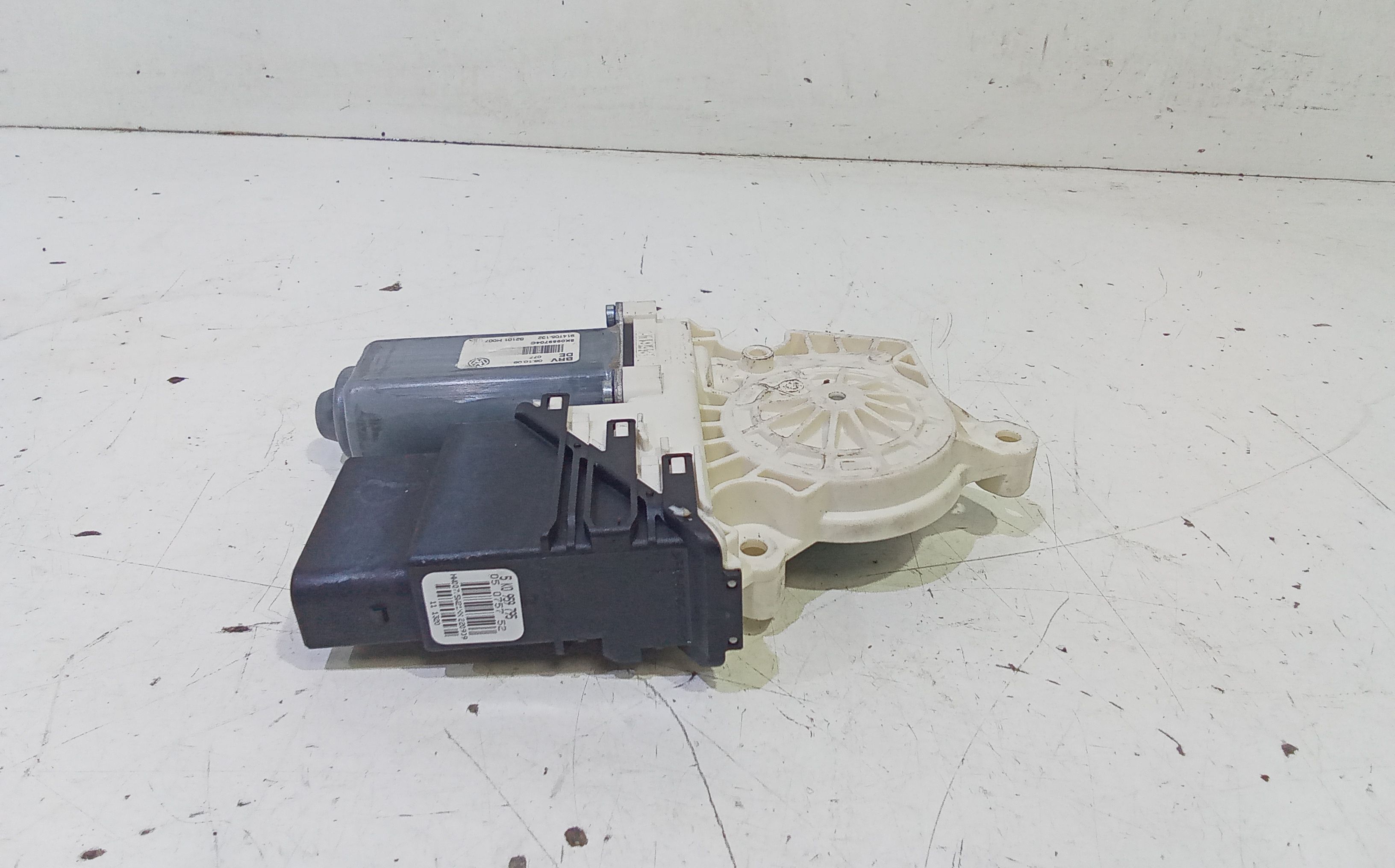 Motorino Alzavetro posteriore destra VOLKSWAGEN Touareg 2 Serie