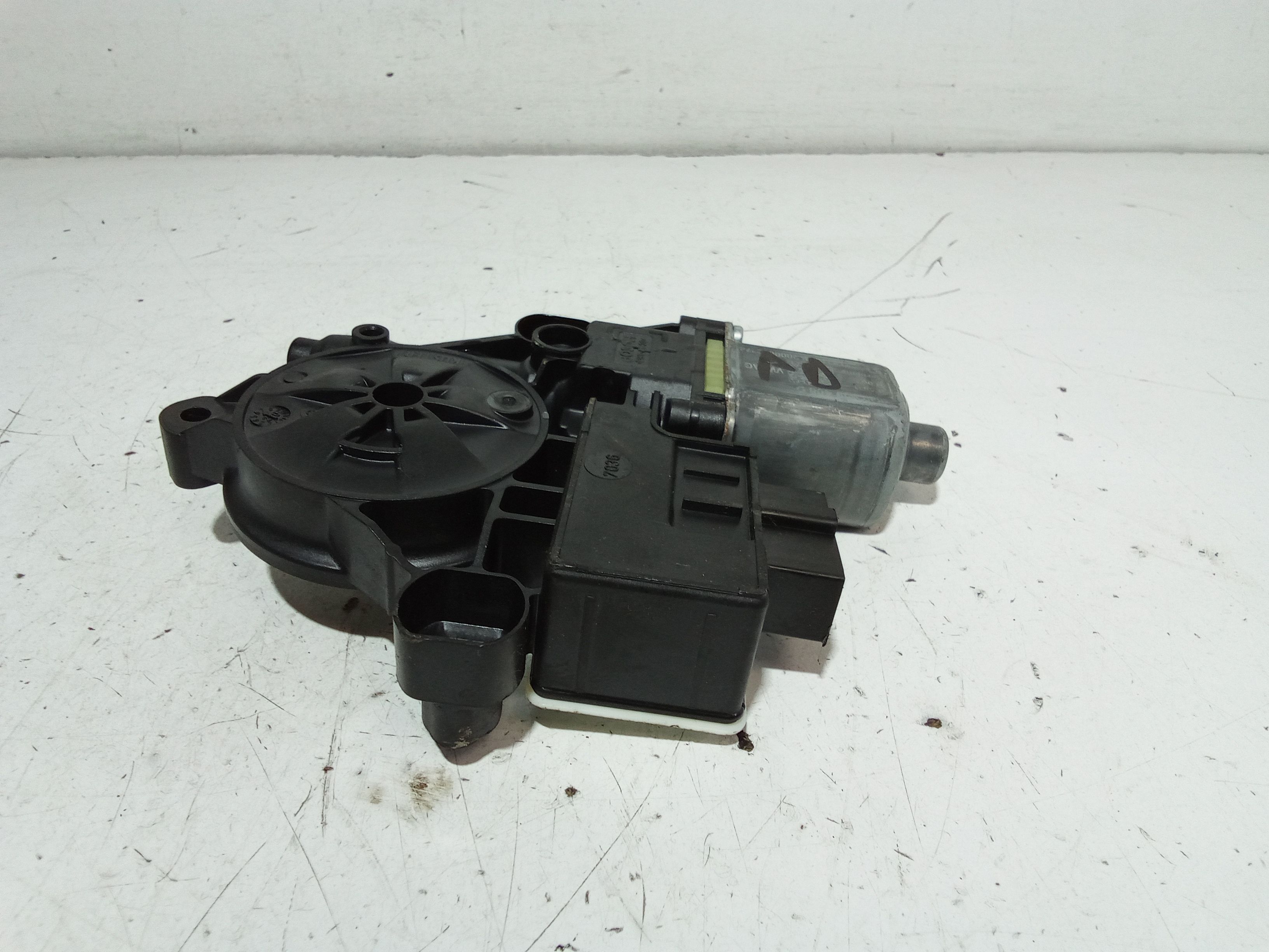 Motorino Alzavetro posteriore destra VOLKSWAGEN Polo 6 Serie