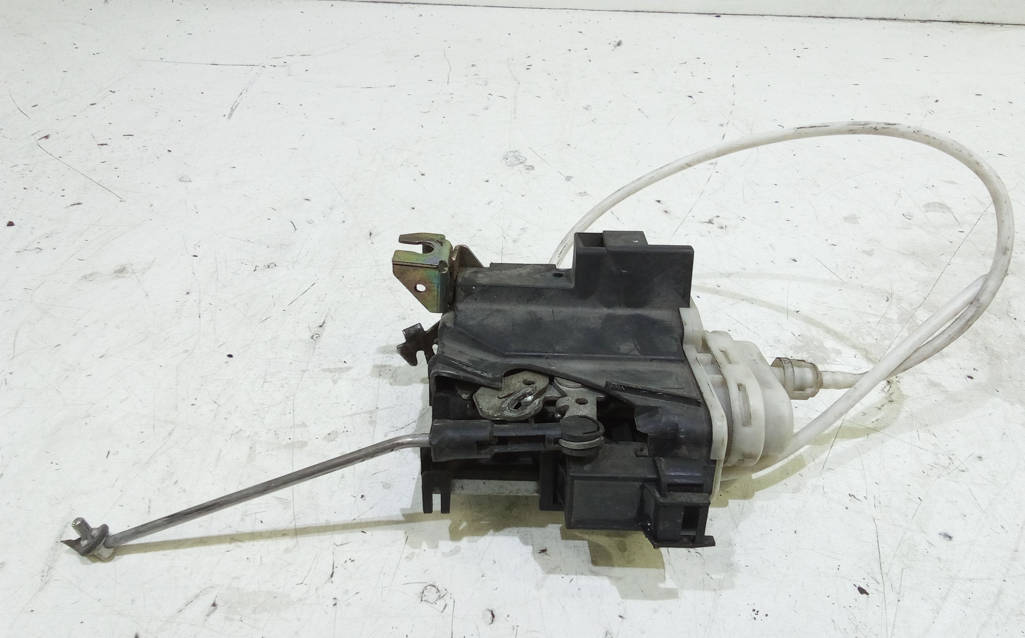 Serratura Anteriore Sinistra AUDI A4 Avant (8D) (97>00)