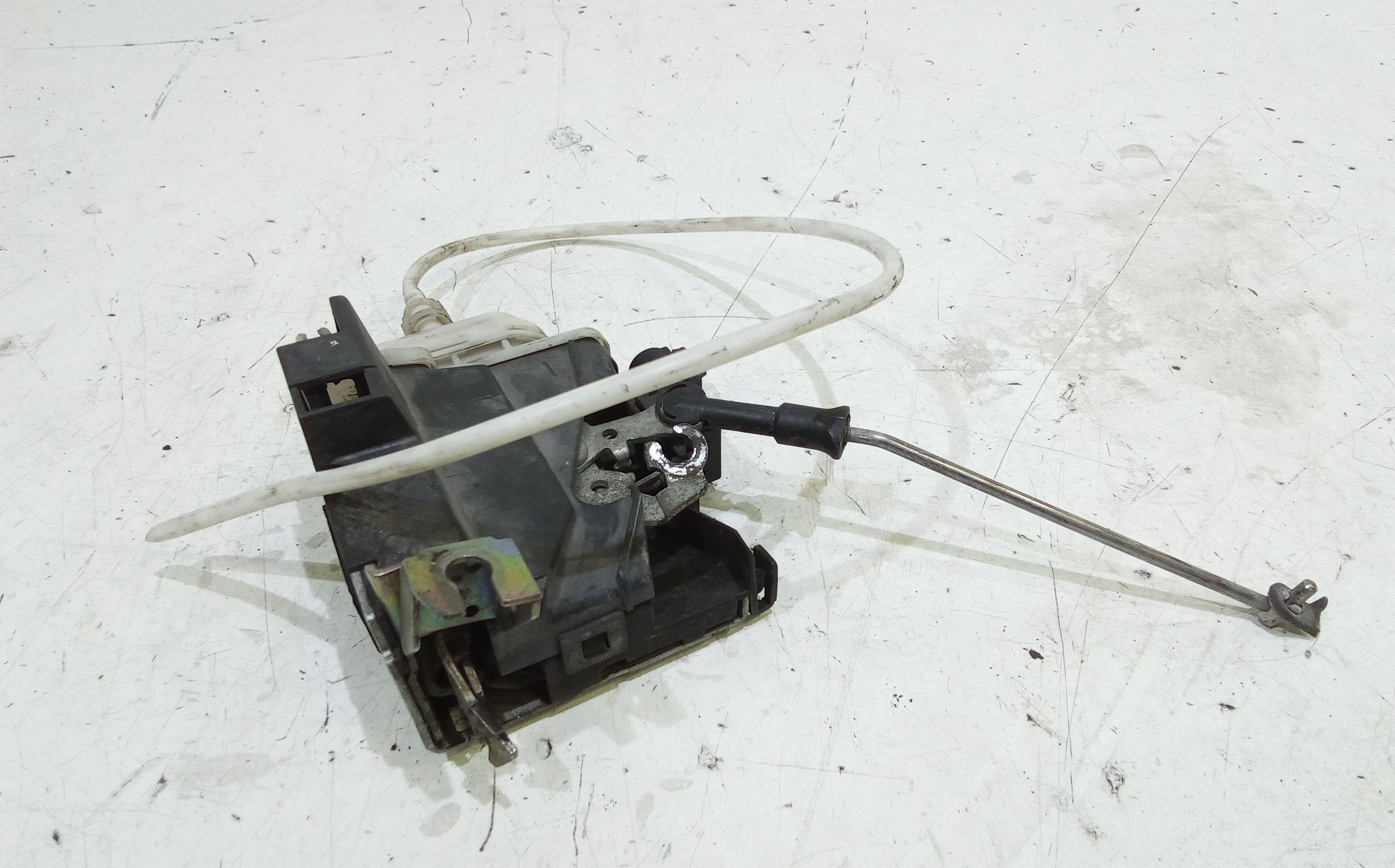 Serratura Anteriore Sinistra AUDI A4 Avant (8D) (97>00)