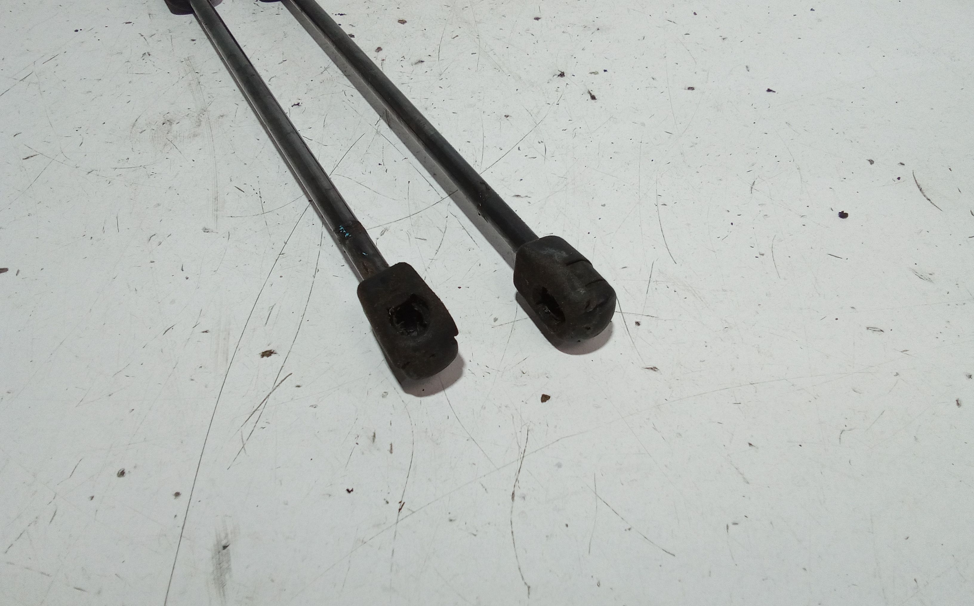 Pistoncini cofano Post. VOLKSWAGEN Tiguan Serie