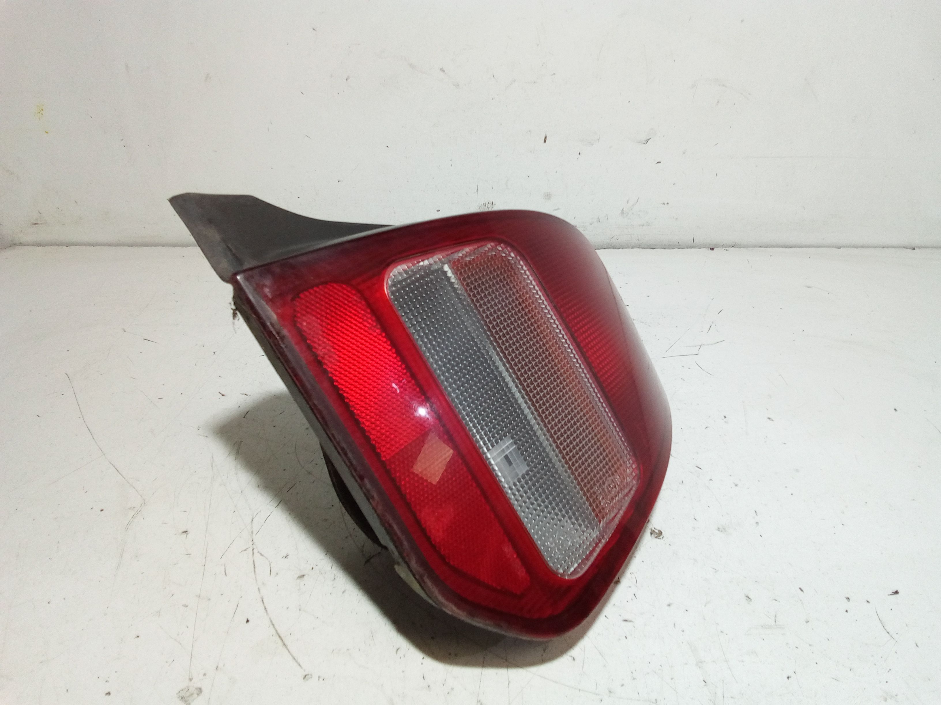 Stop fanale posteriore Destro Passeggero MITSUBISHI Colt Serie (CAO) (94>96)