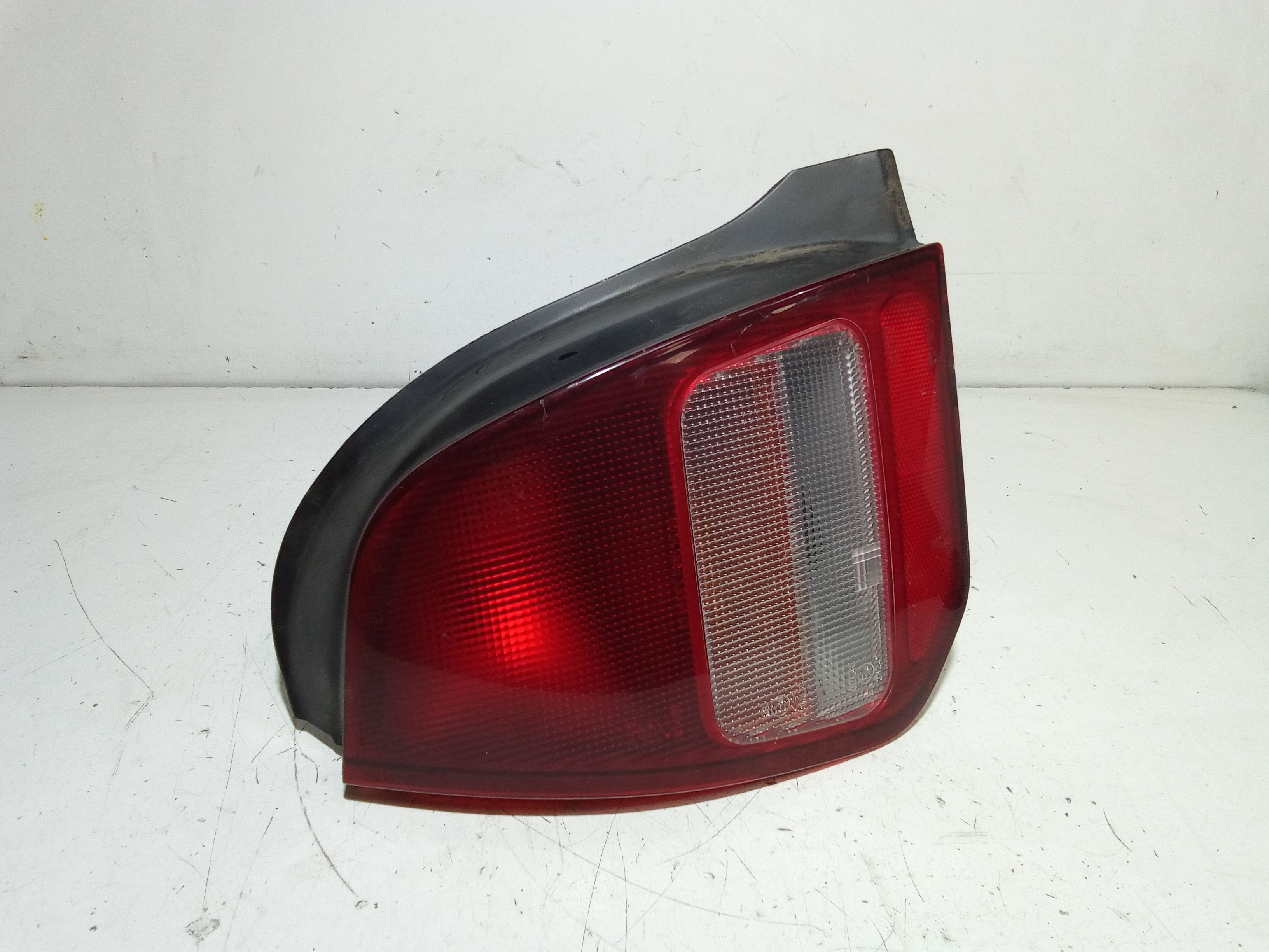 Stop fanale Posteriore sinistro lato Guida MITSUBISHI Colt Serie (CAO) (94>96)