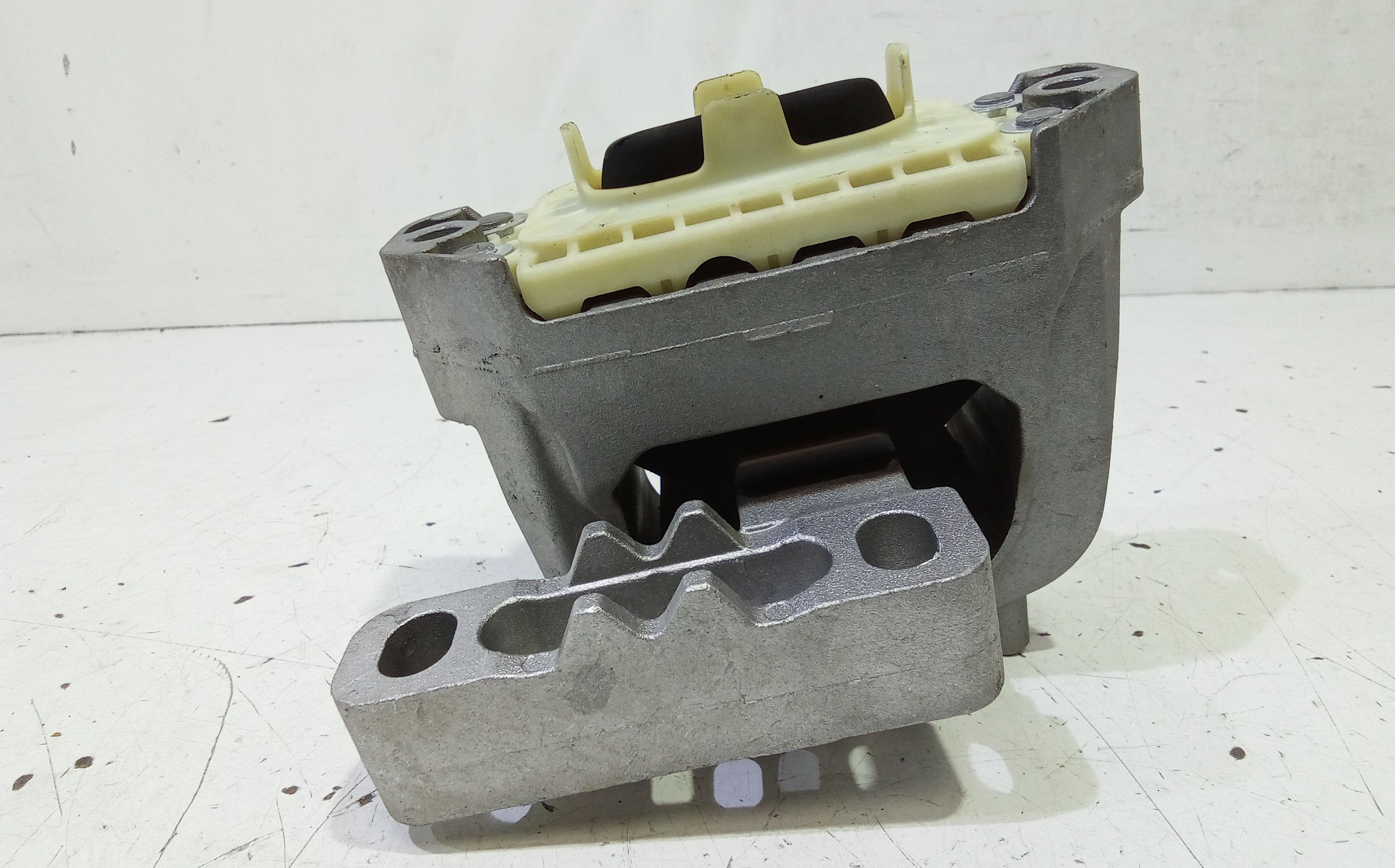 Supporto motore VOLKSWAGEN Polo 6 Serie