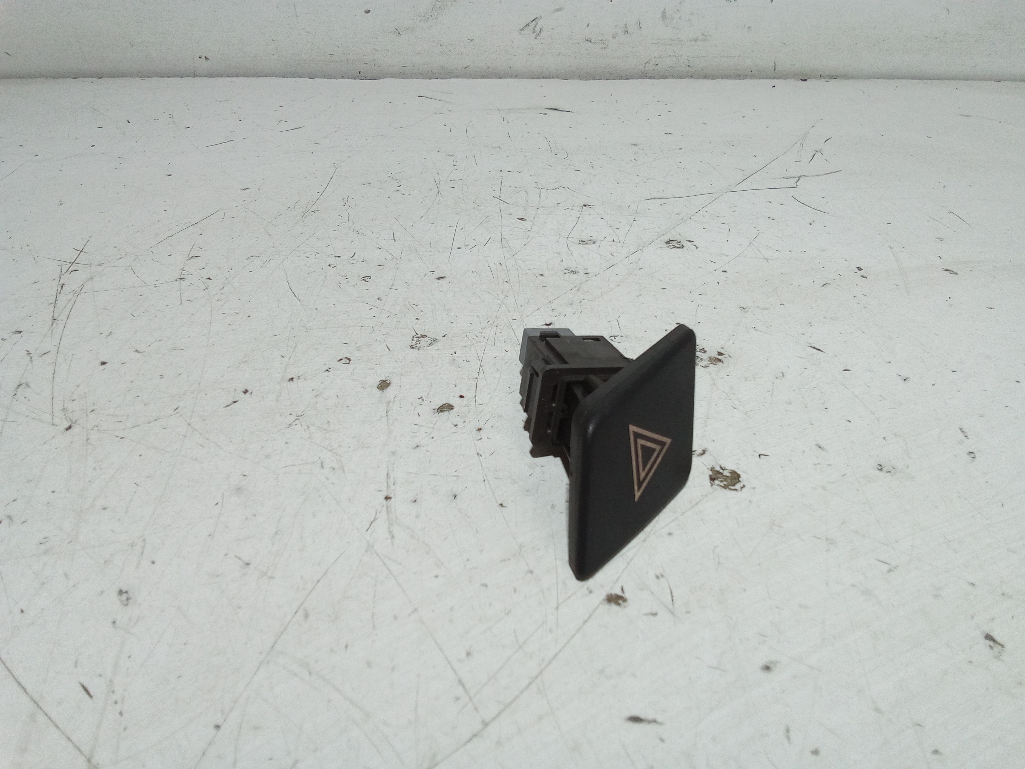 Pulsante luci di emergenza TOYOTA Yaris Serie (05>08)