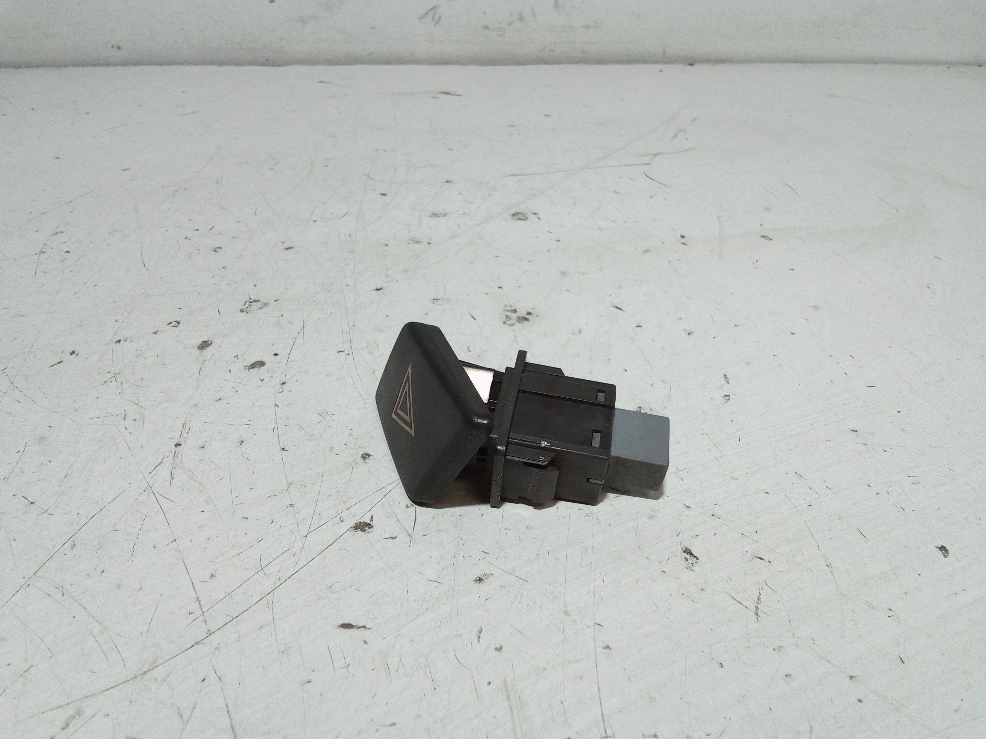 Pulsante luci di emergenza TOYOTA Yaris Serie (05>08)