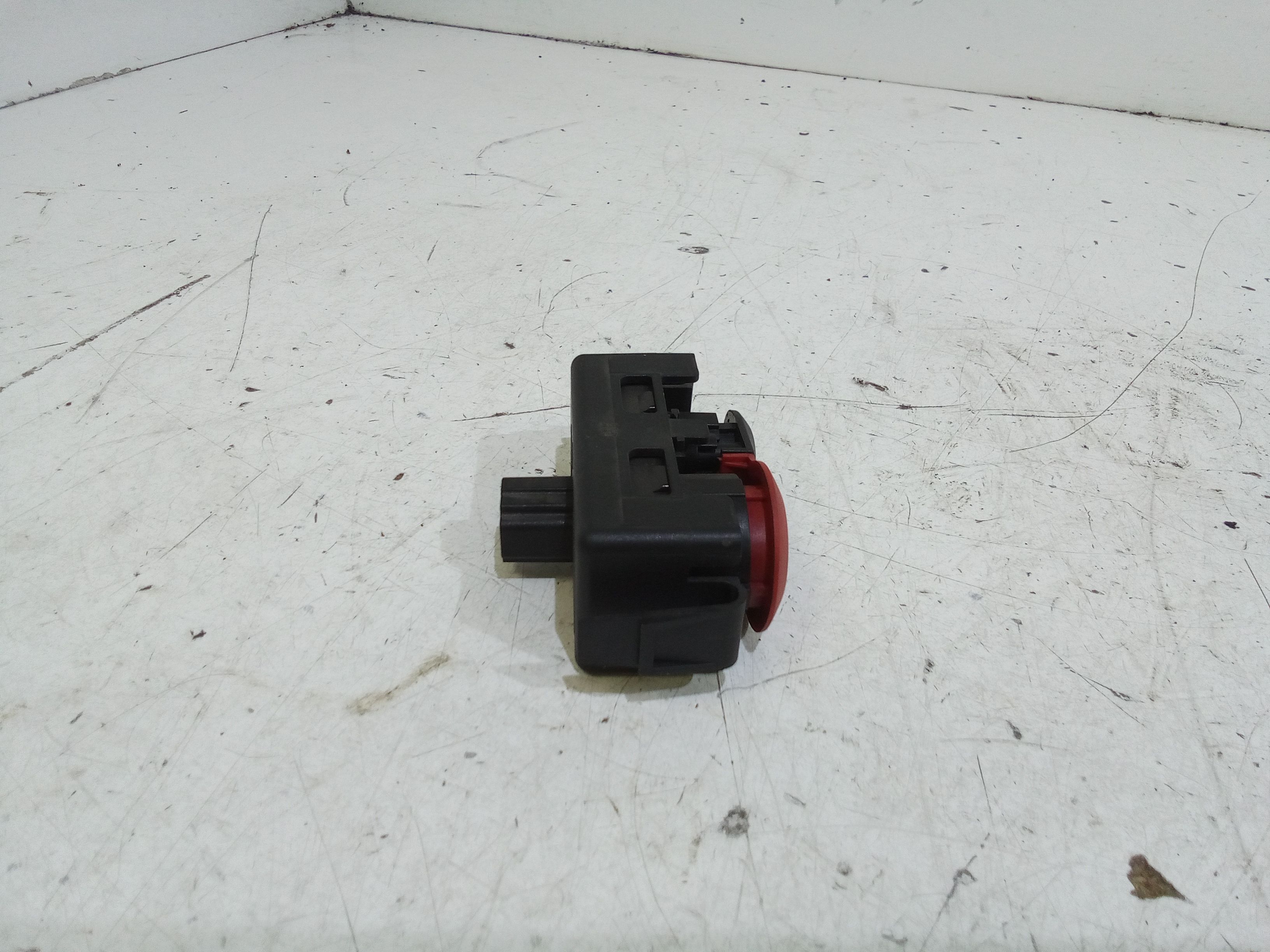 Pulsante luci di emergenza RENAULT Clio Serie (08>15)