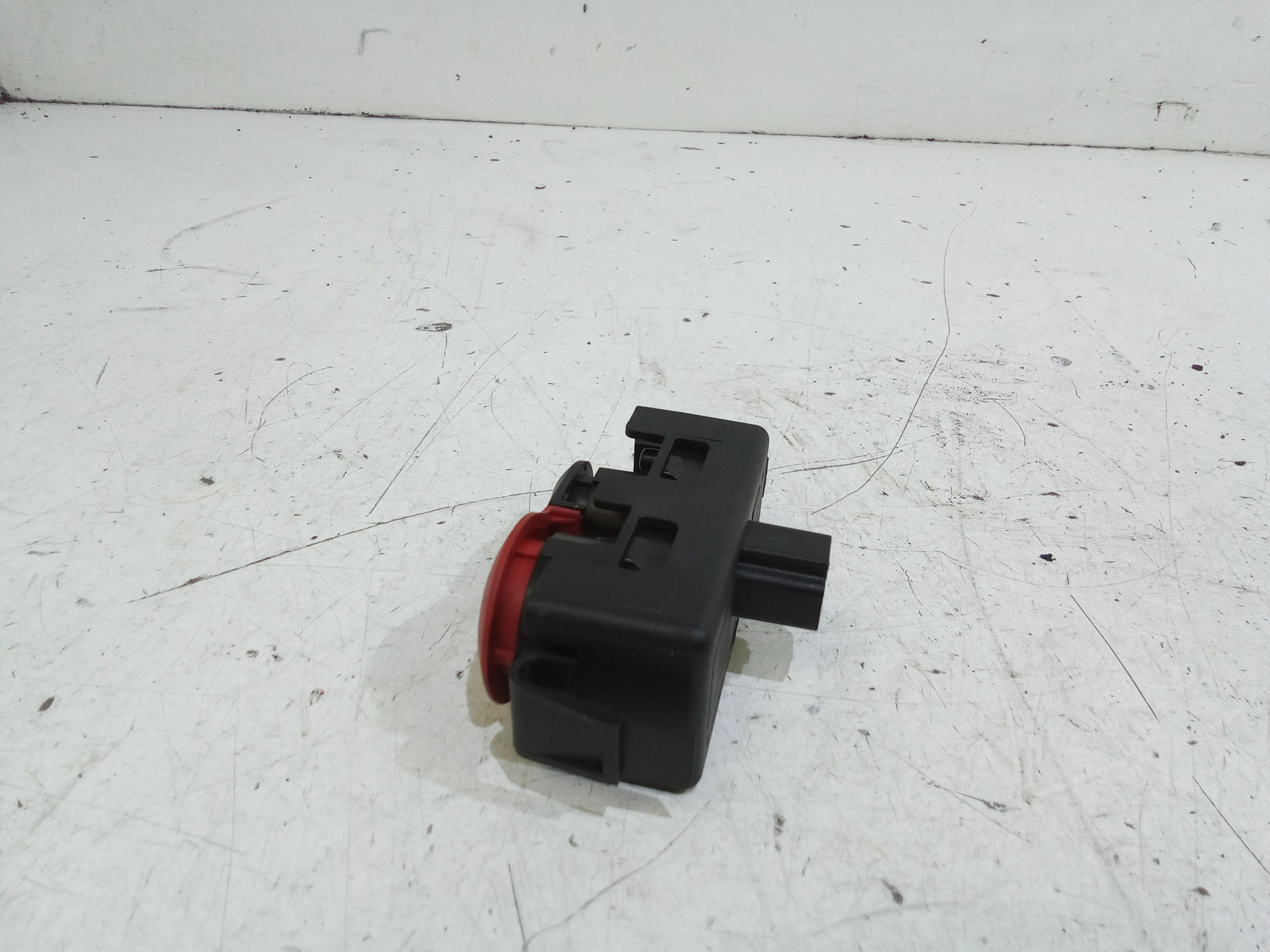 Pulsante luci di emergenza RENAULT Clio Serie (08>15)