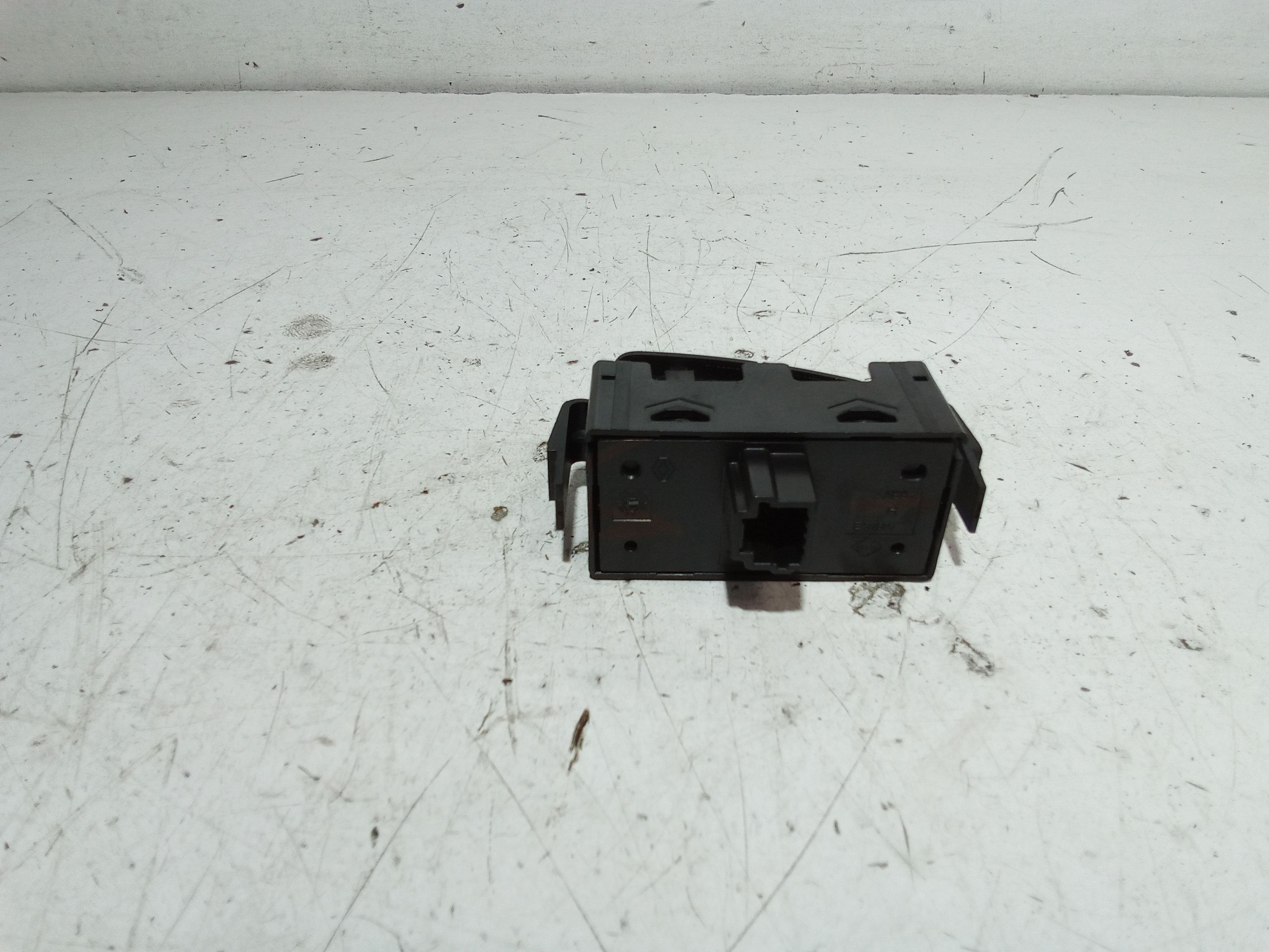 Pulsante luci di emergenza RENAULT Megane III (08>16)