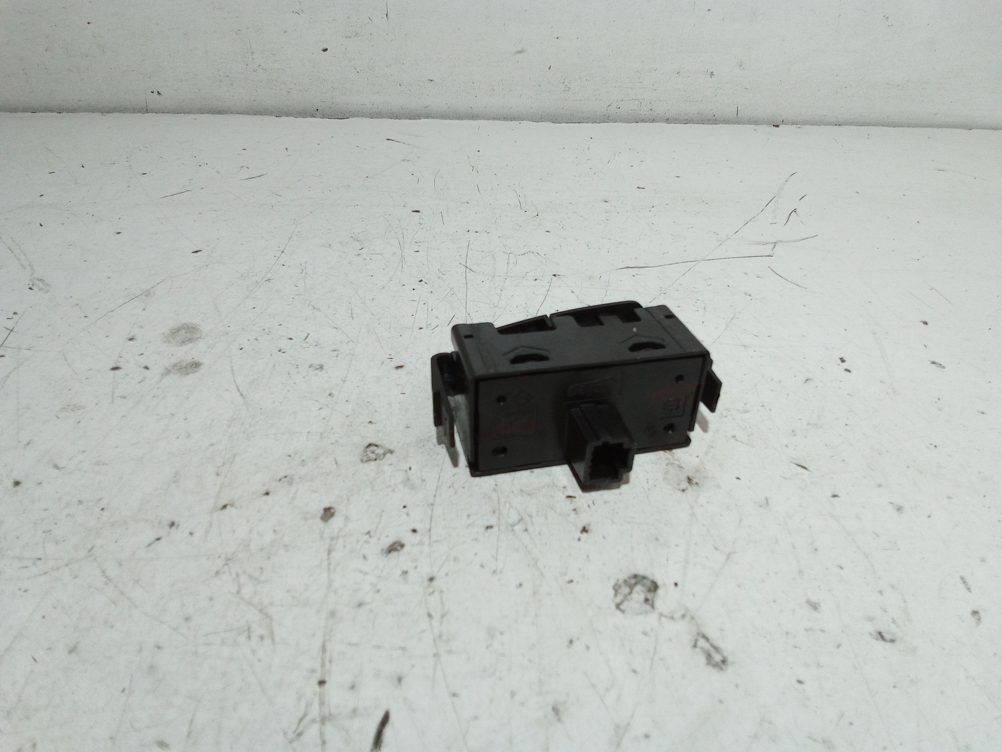 Pulsante luci di emergenza RENAULT Megane III (08>16)