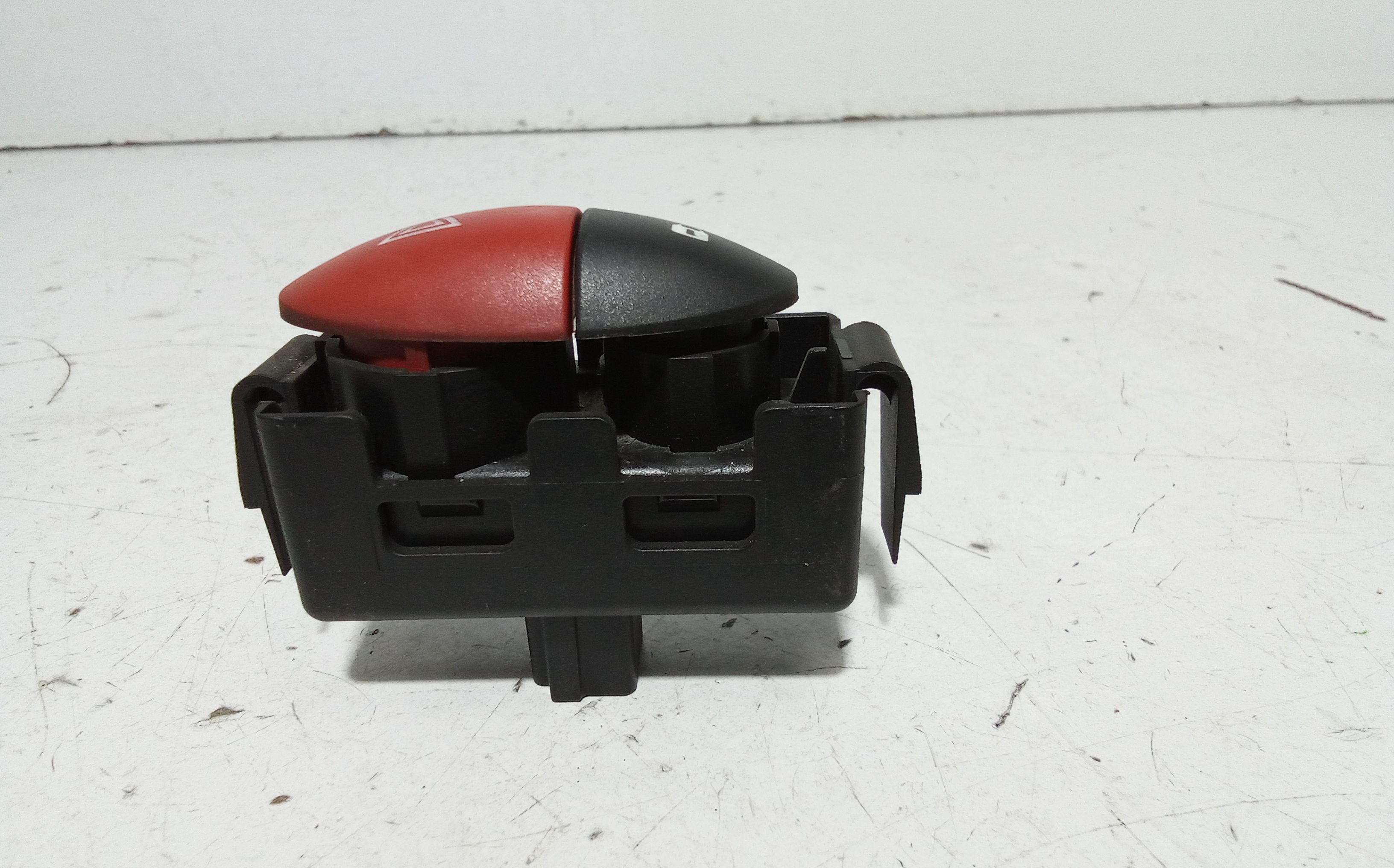 Pulsante luci di emergenza RENAULT Twingo II serie  (07>14)