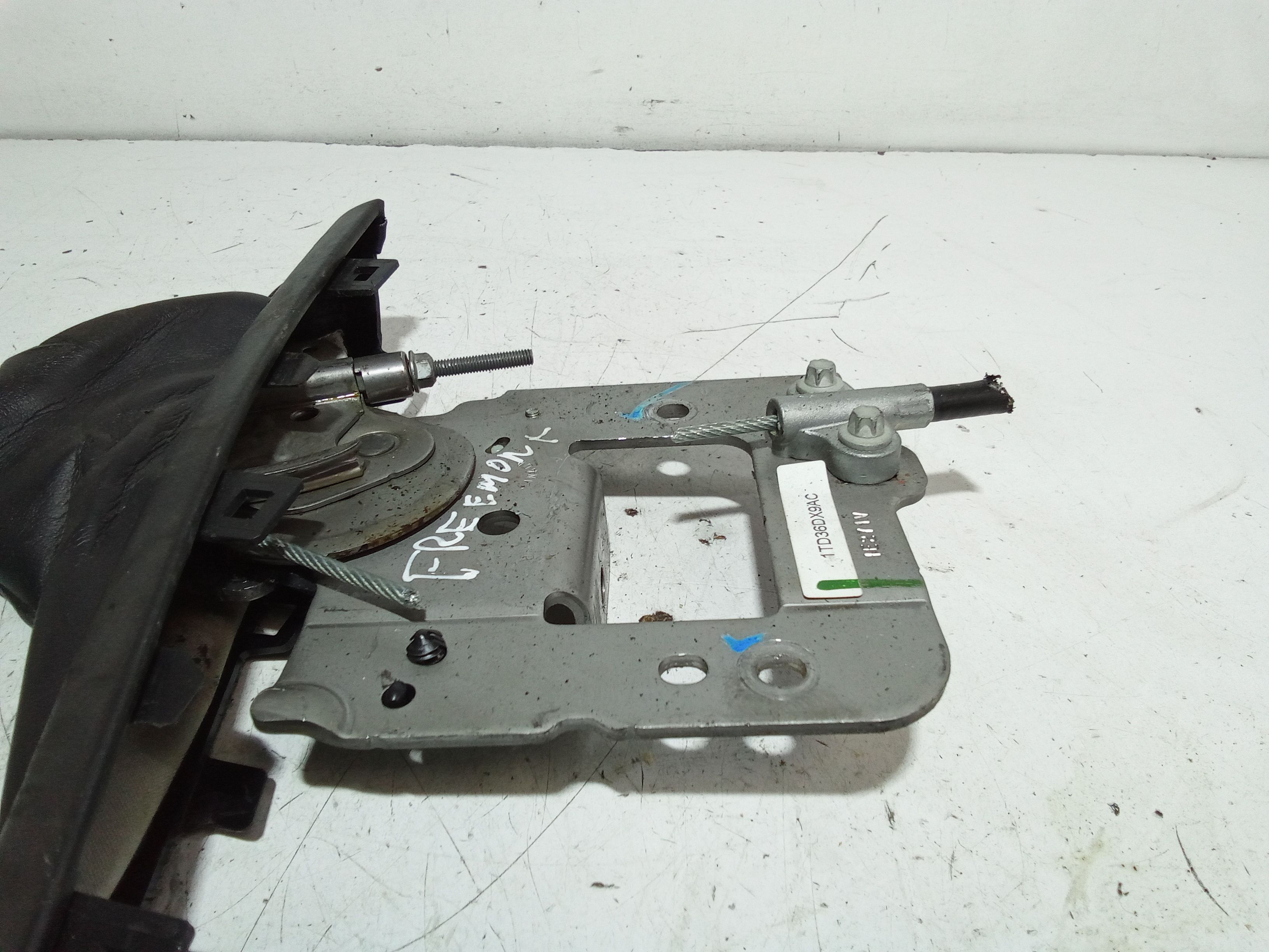 Leva Freno a Mano FIAT Freemont 1 Serie