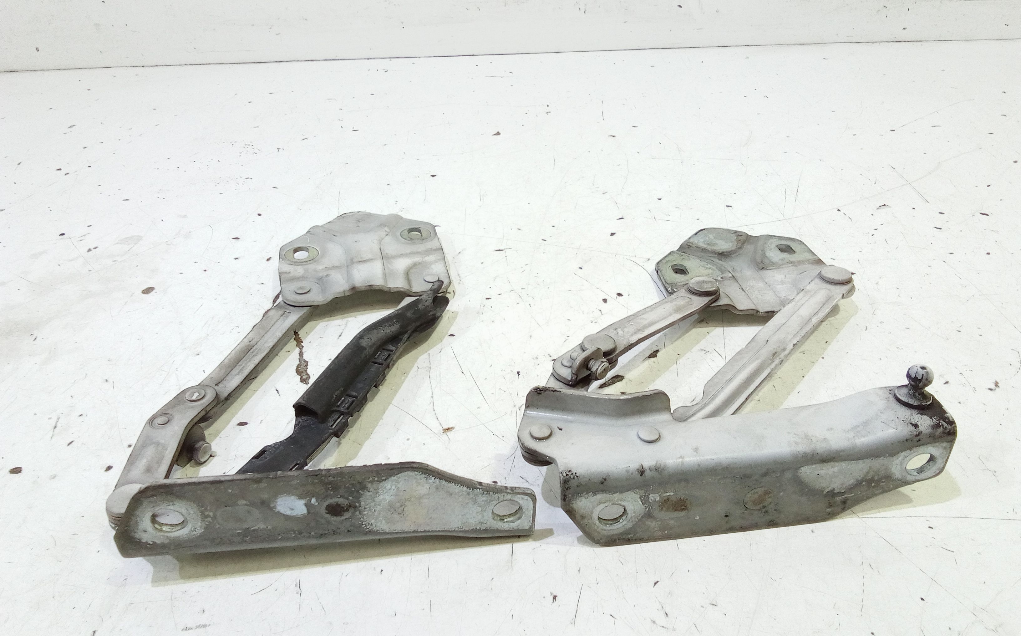 Cerniere cofano anteriore dx e sx VOLKSWAGEN Caddy 4 Serie