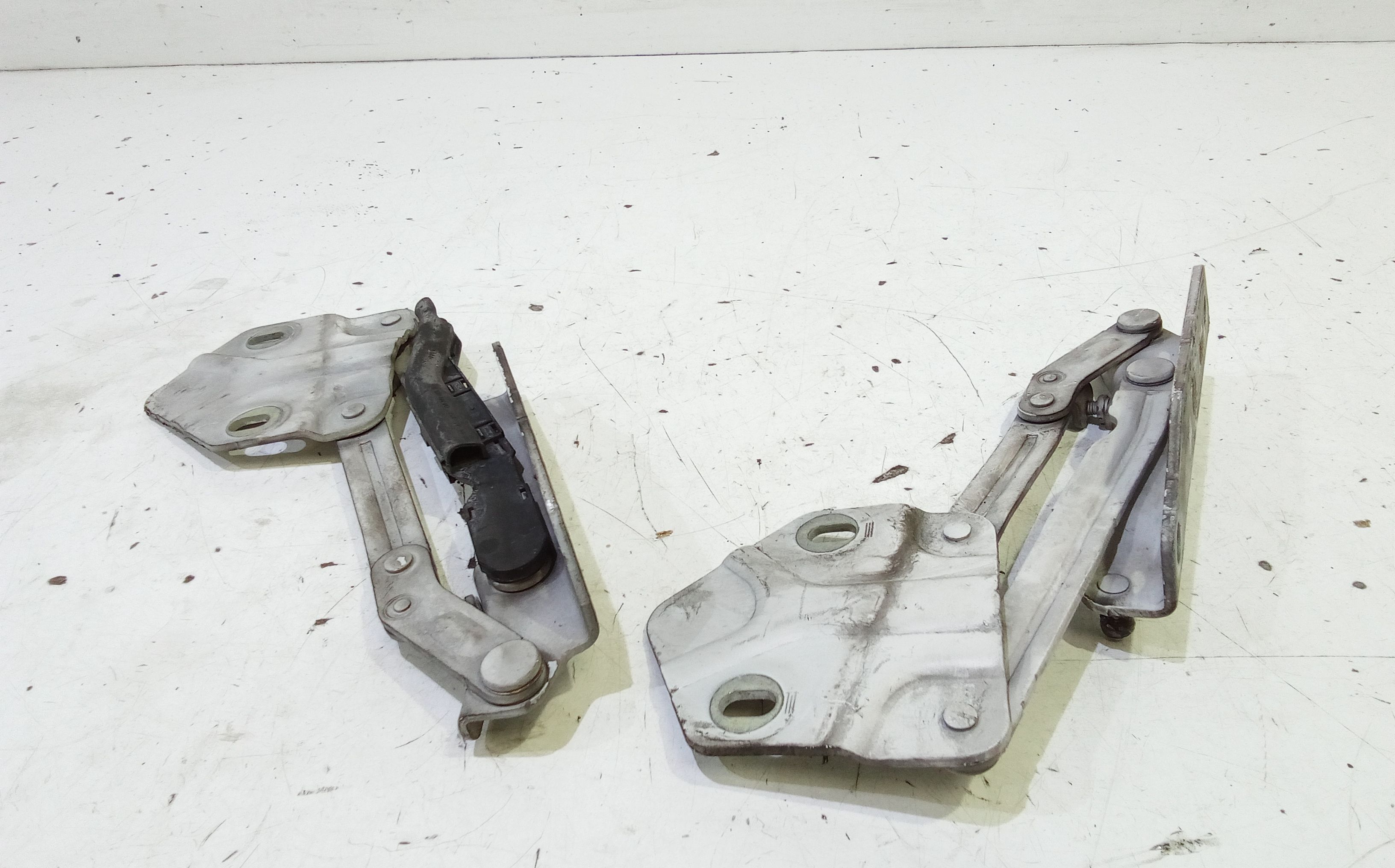 Cerniere cofano anteriore dx e sx VOLKSWAGEN Caddy 4 Serie