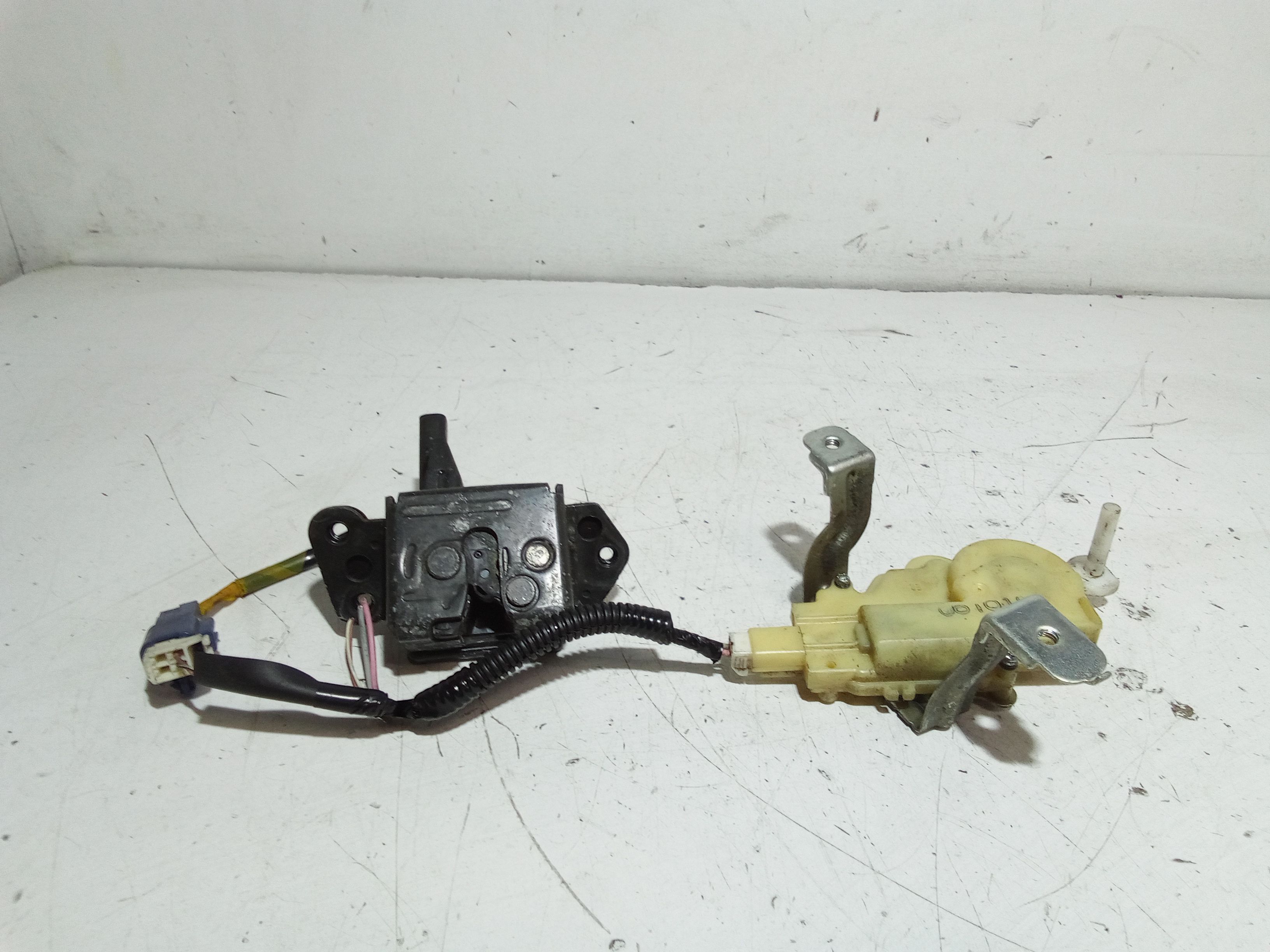 Serratura Cofano Posteriore TOYOTA Yaris Serie (05>08)