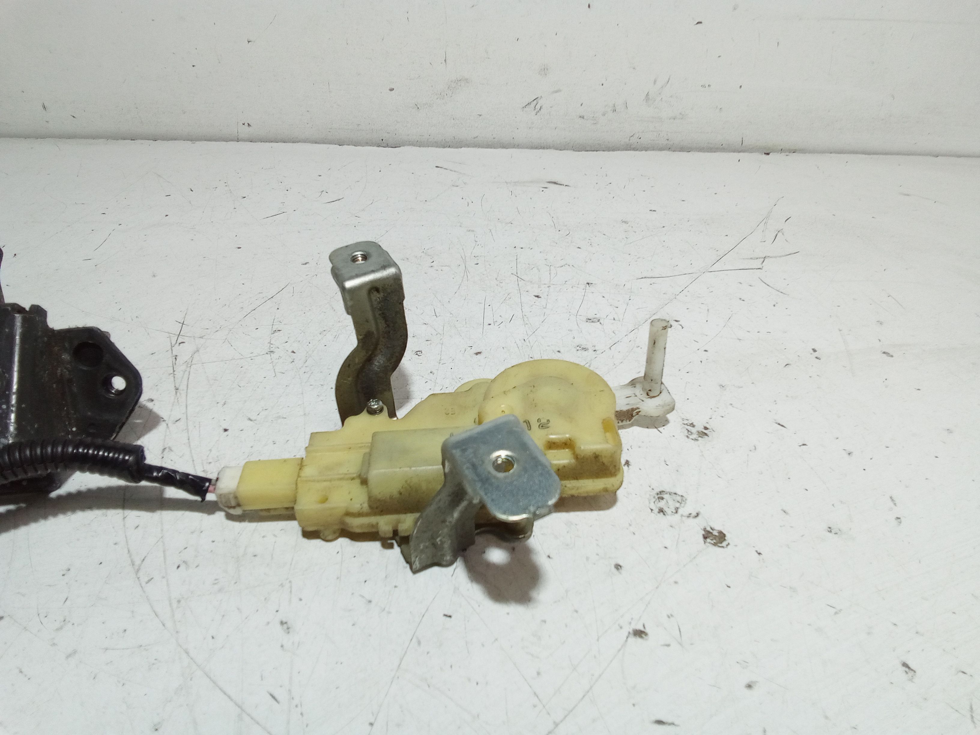 Serratura Cofano Posteriore TOYOTA Yaris Serie (05>08)