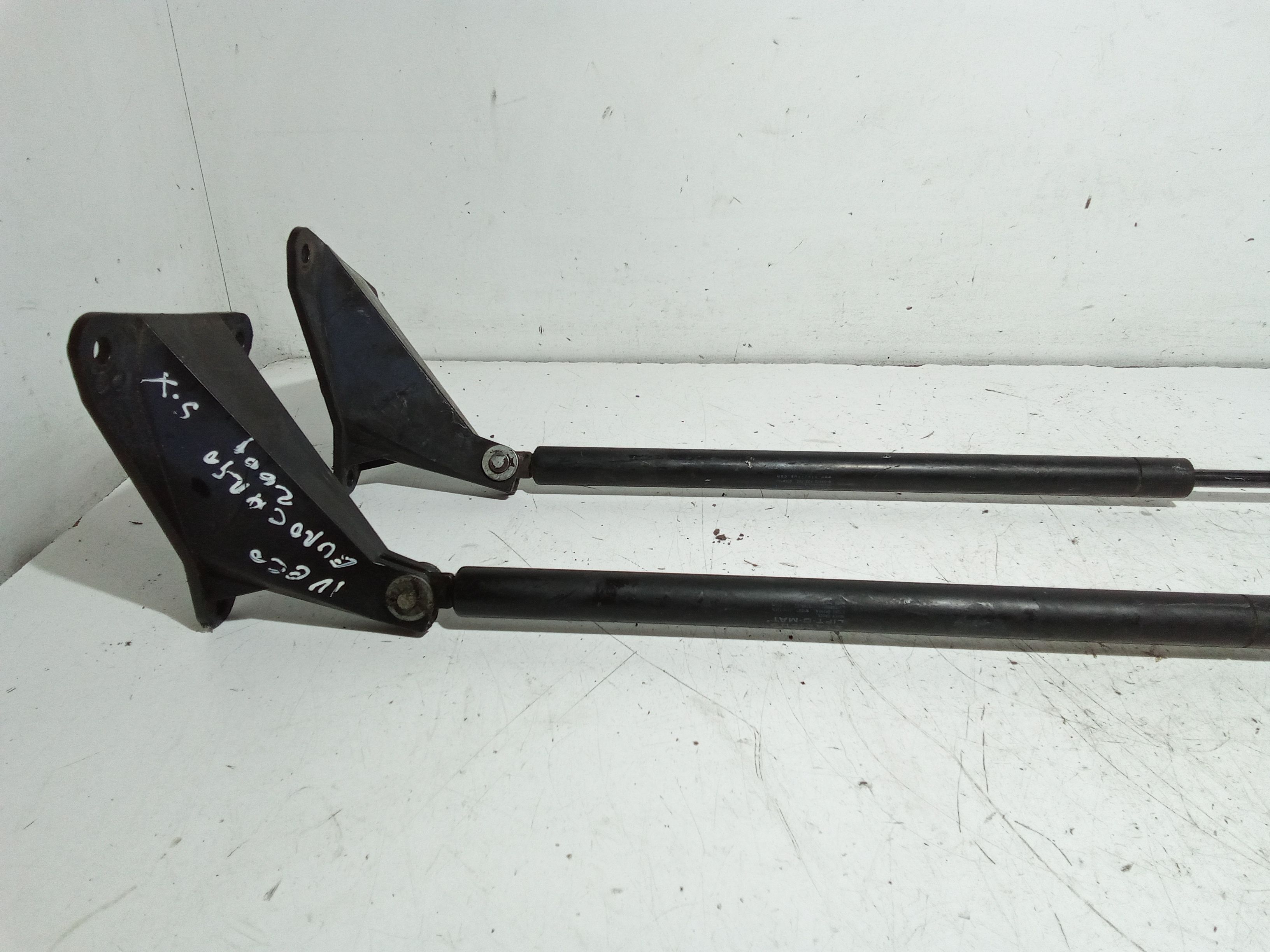 Pistoncini cofano ant IVECO Eurocargo 3 Serie