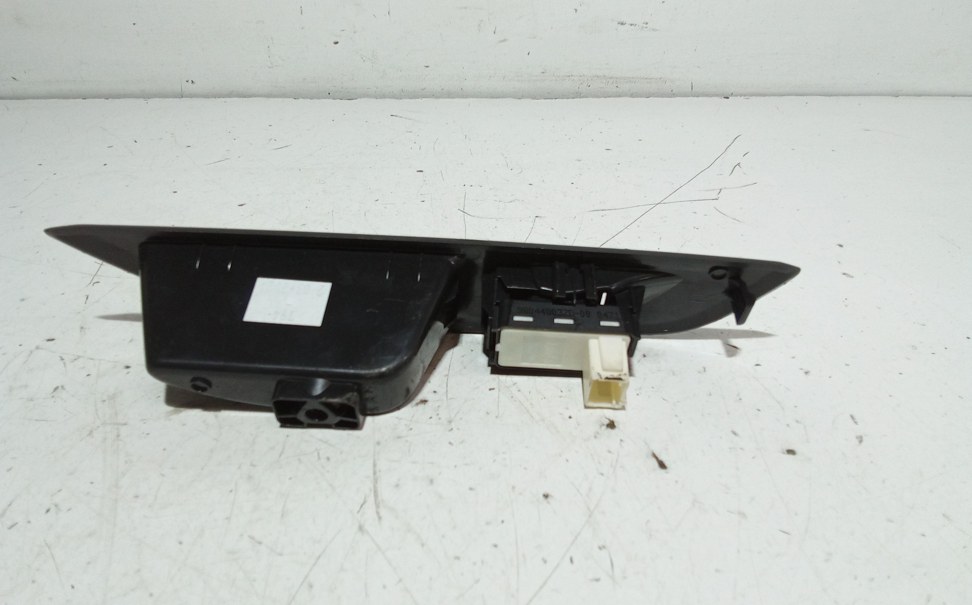 Pulsantiera Posteriore Destra PEUGEOT 208 Serie (19>)