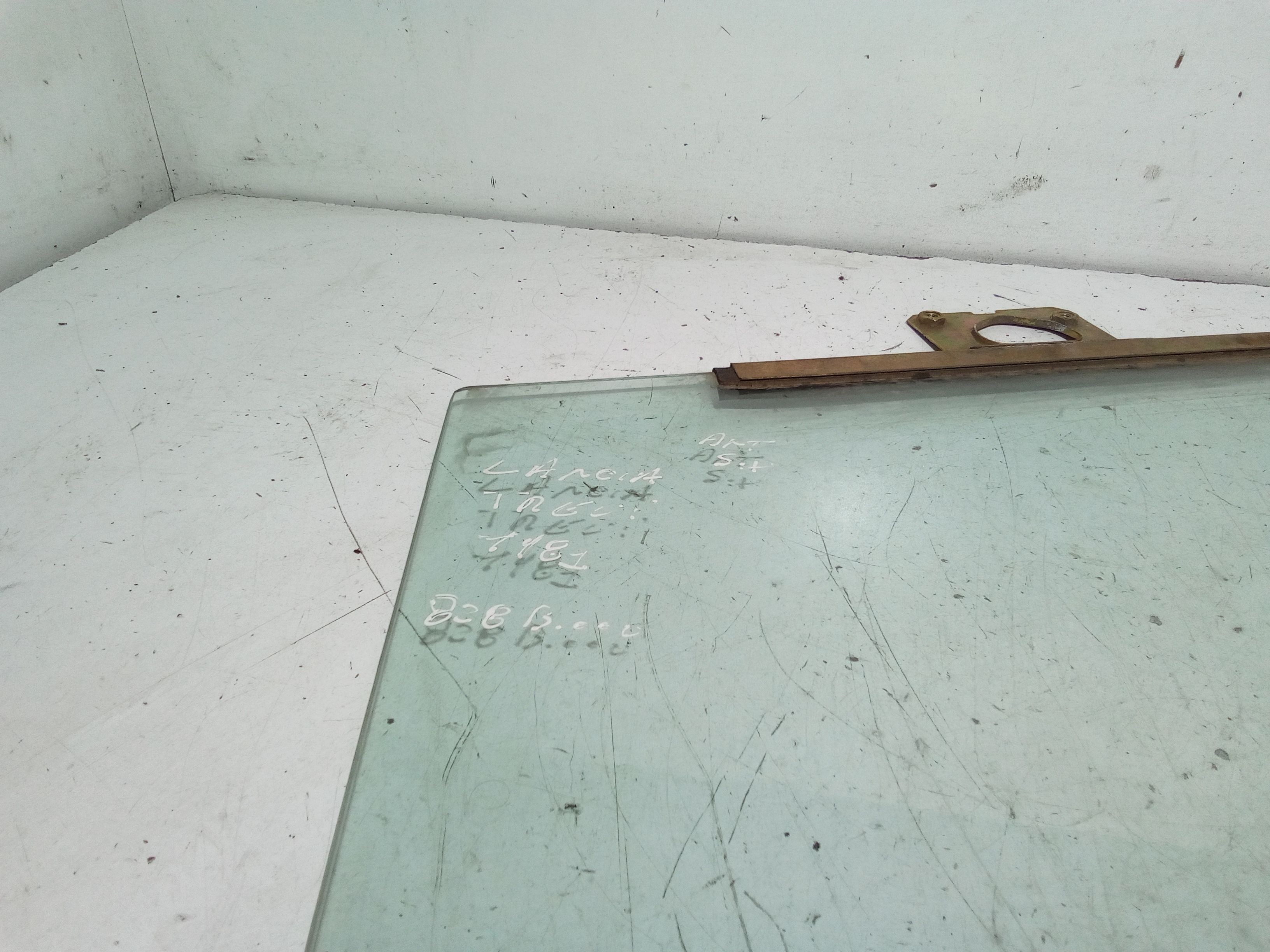 Vetro scendente anteriore Sinistro LANCIA Trevi Serie (828_) (80>87)