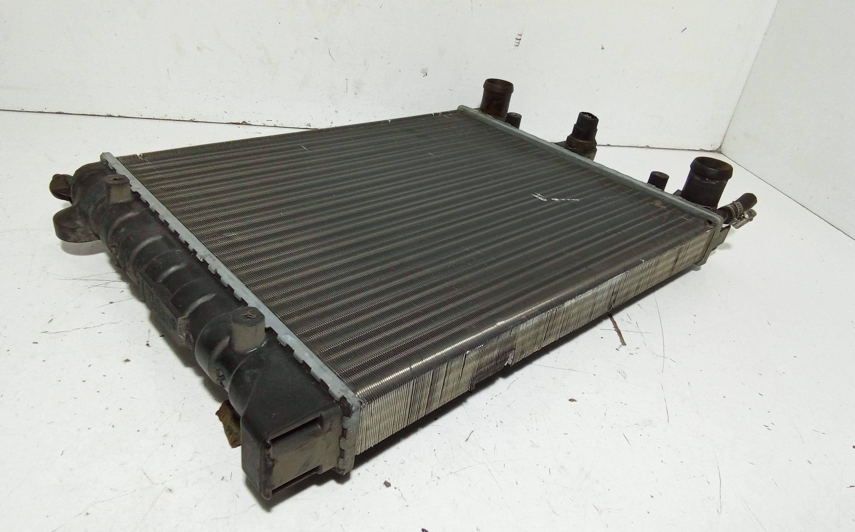 Radiatore acqua VOLKSWAGEN Polo 2 Serie