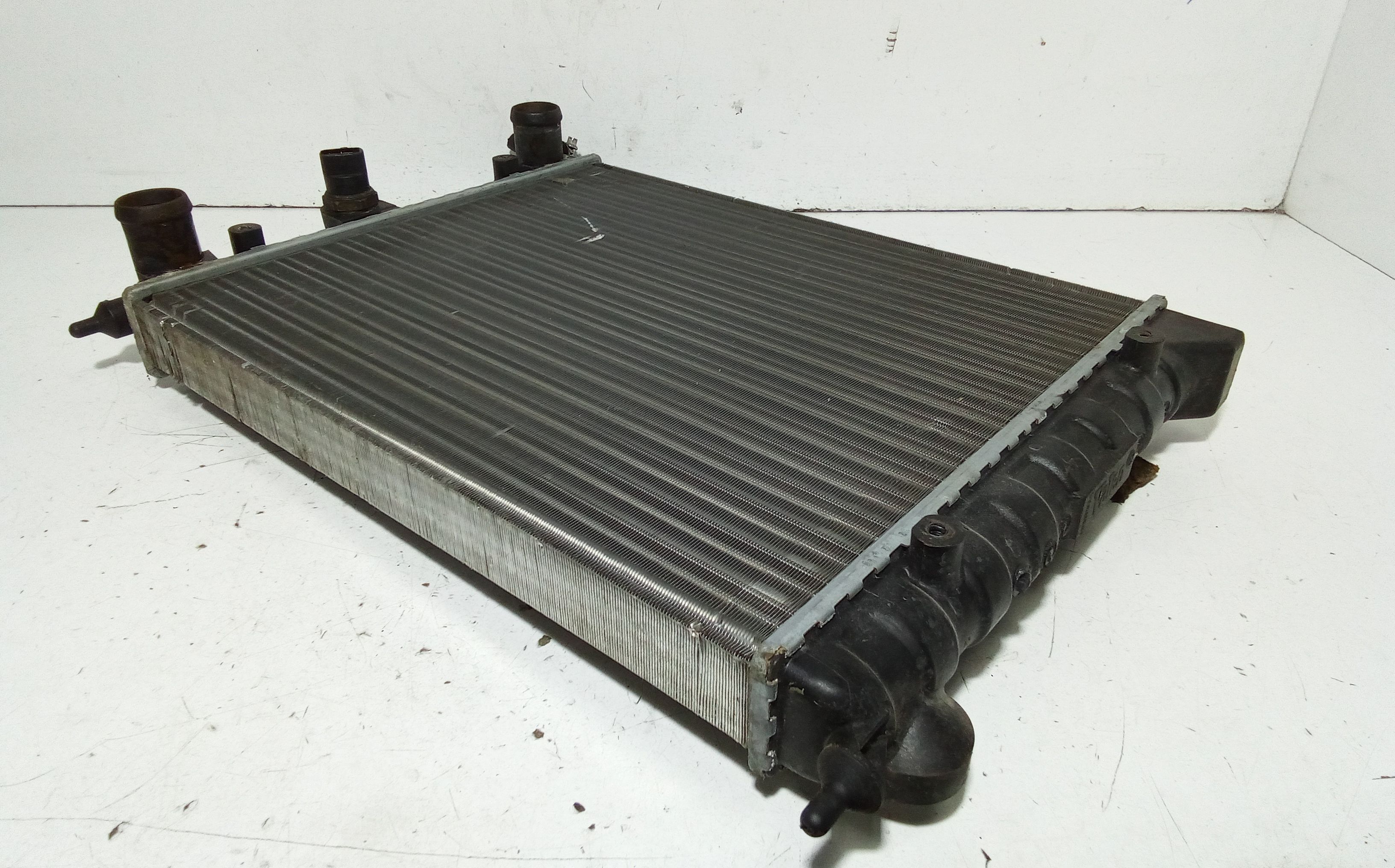 Radiatore acqua VOLKSWAGEN Polo 2 Serie