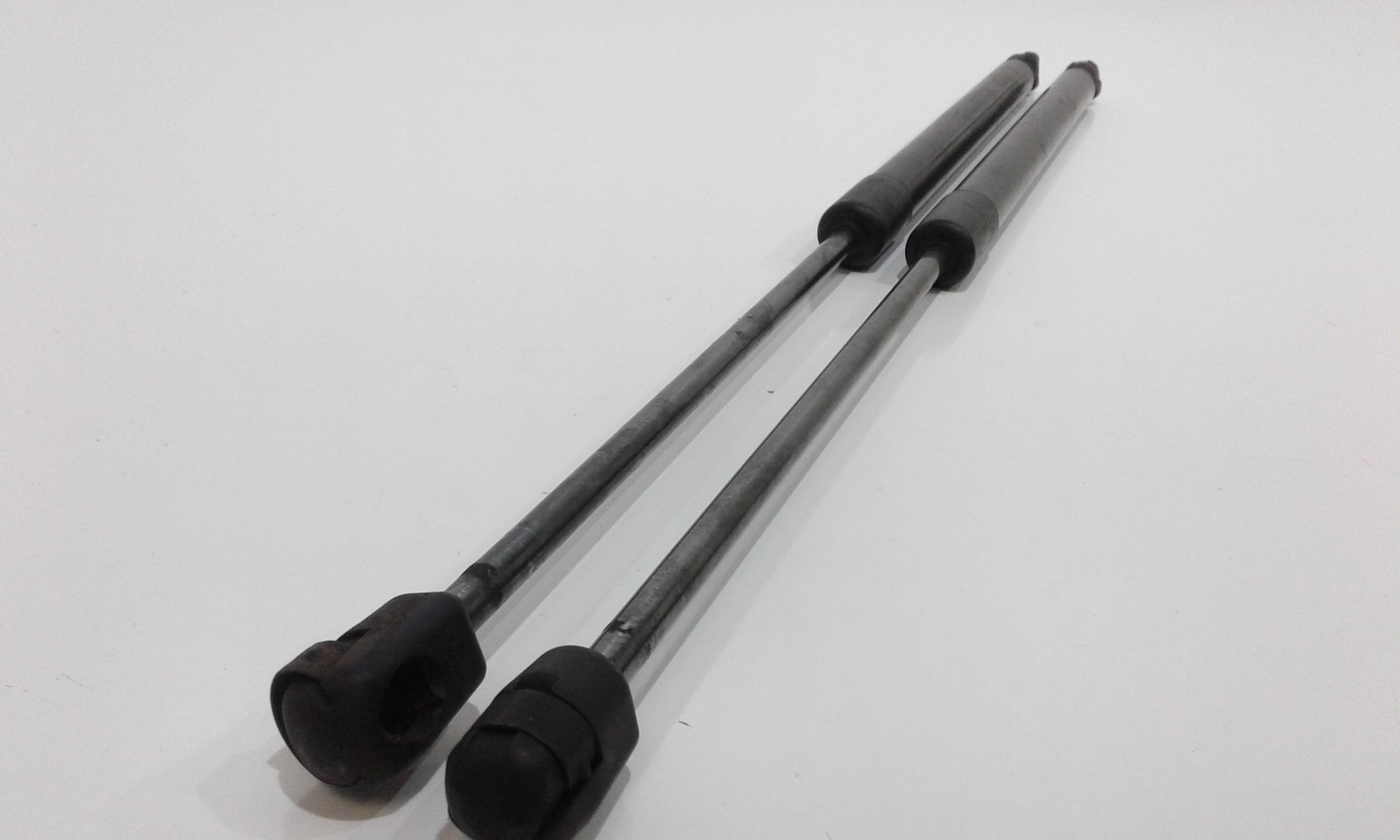 Pistoncini cofano Post. FORD Fiesta 6 Serie