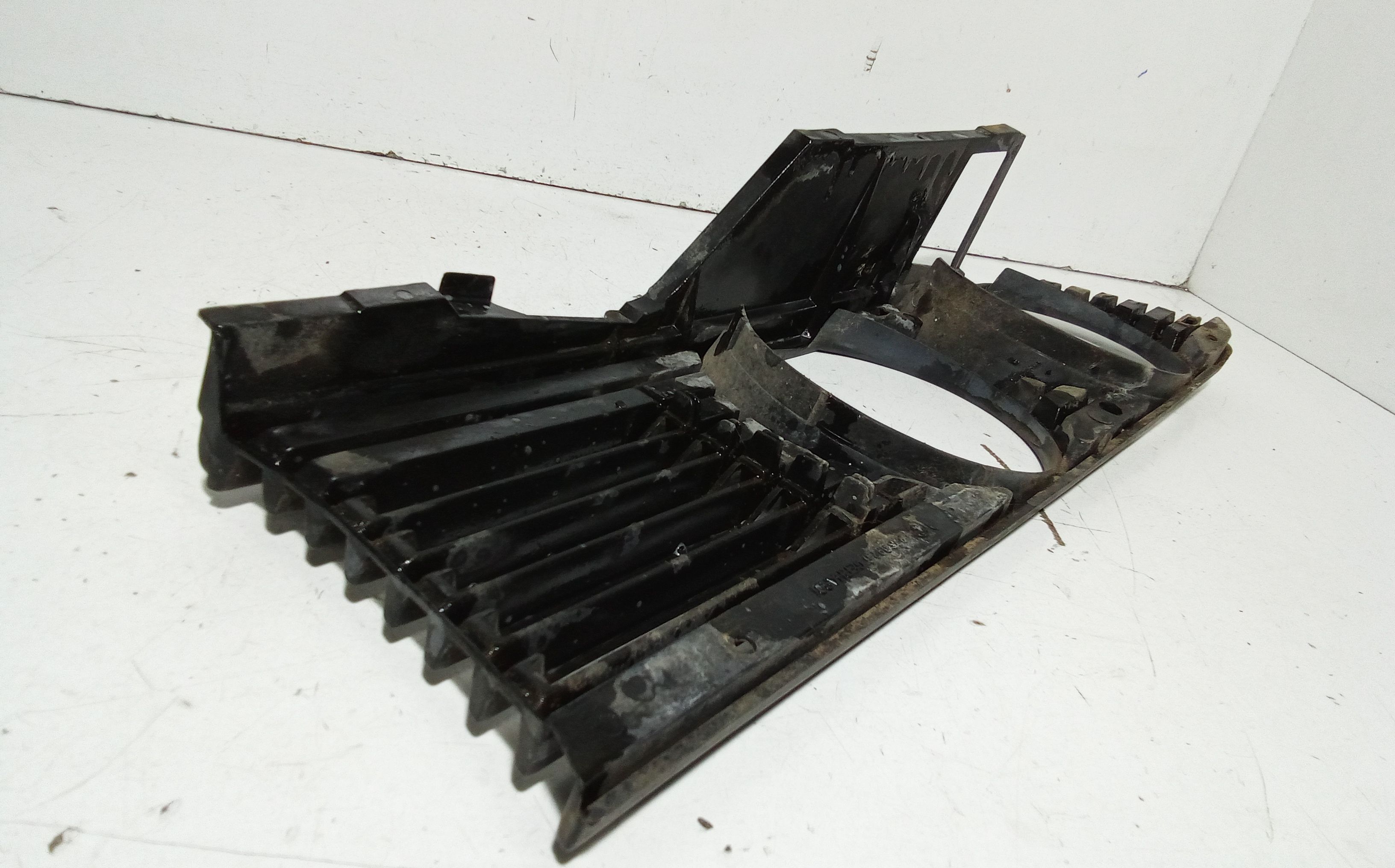 Cornice faro anteriore DX Passeggero BMW Serie 3 Berlina 2 Porte (E30) (82>94)