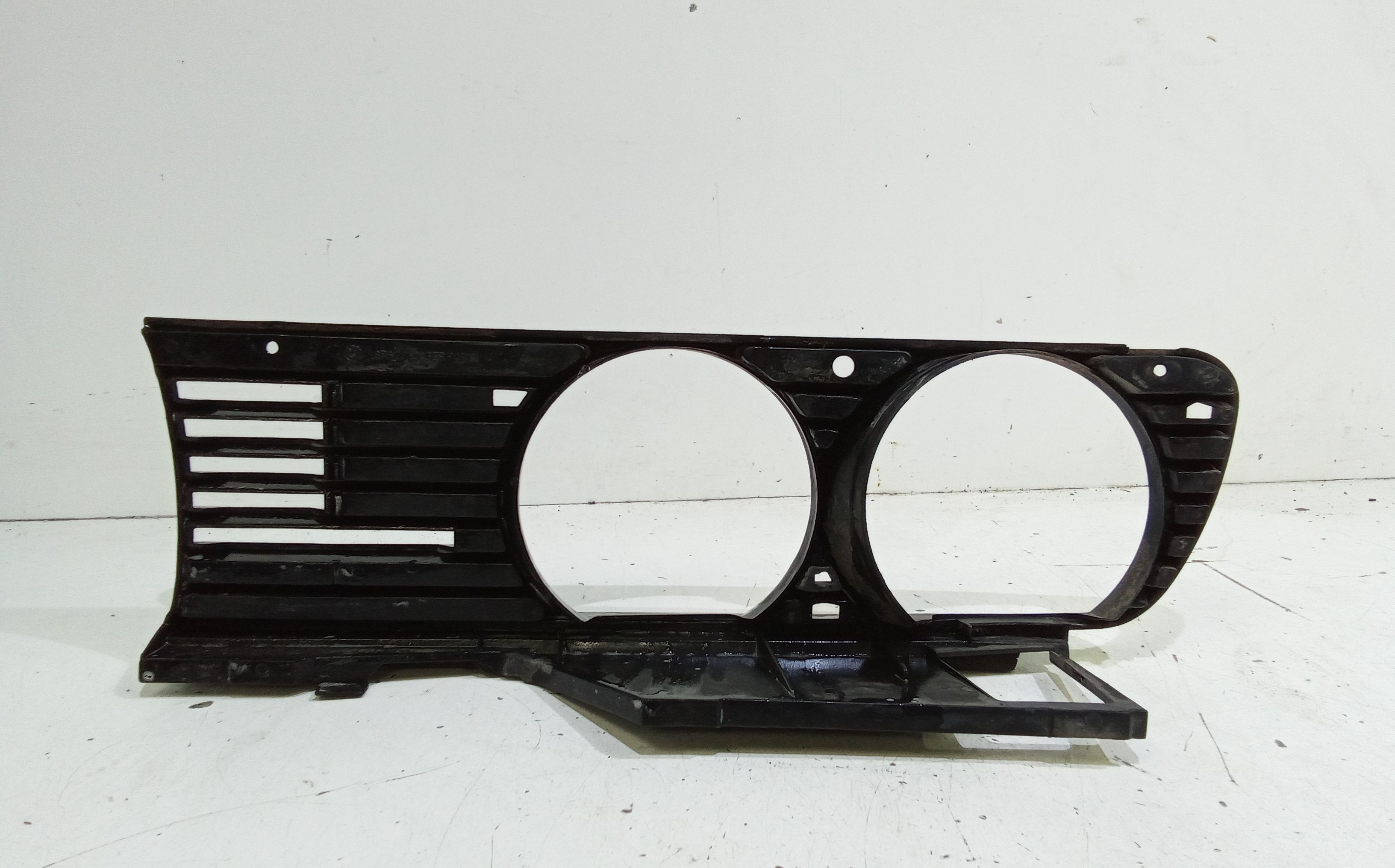Cornice faro anteriore SX guida BMW Serie 3 Berlina 2 Porte (E30) (82>94)