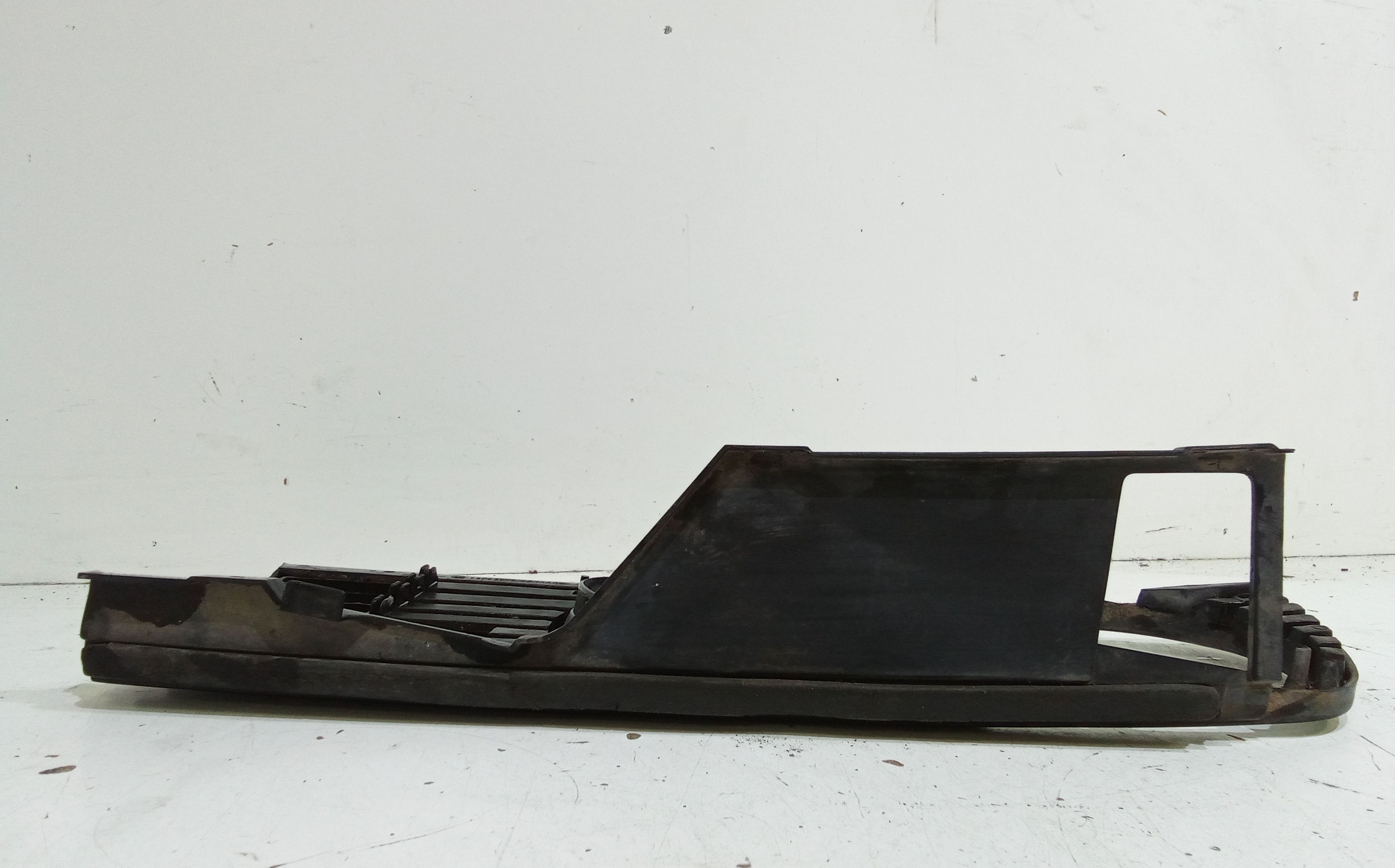 Cornice faro anteriore SX guida BMW Serie 3 Berlina 2 Porte (E30) (82>94)