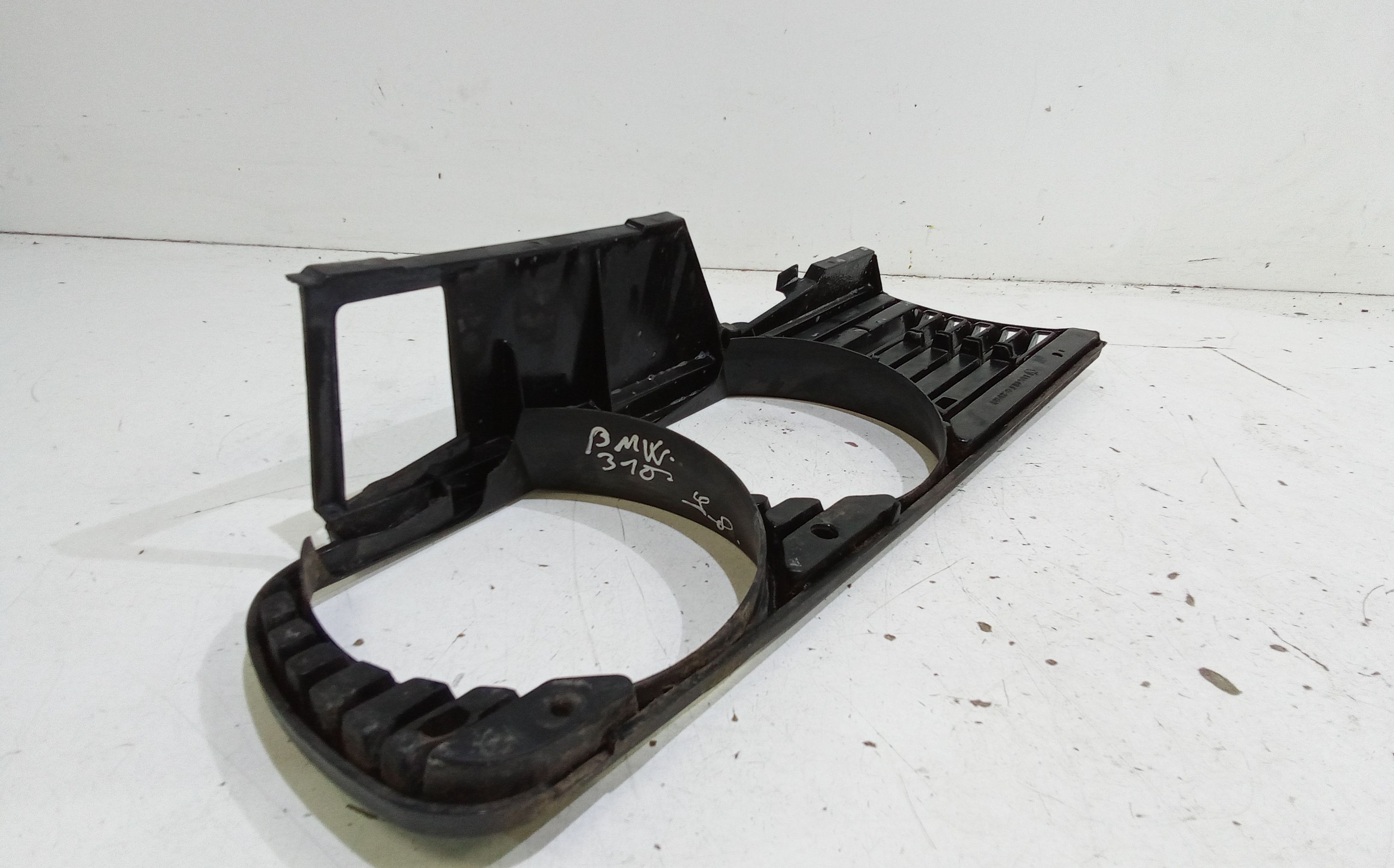 Cornice faro anteriore SX guida BMW Serie 3 Berlina 2 Porte (E30) (82>94)