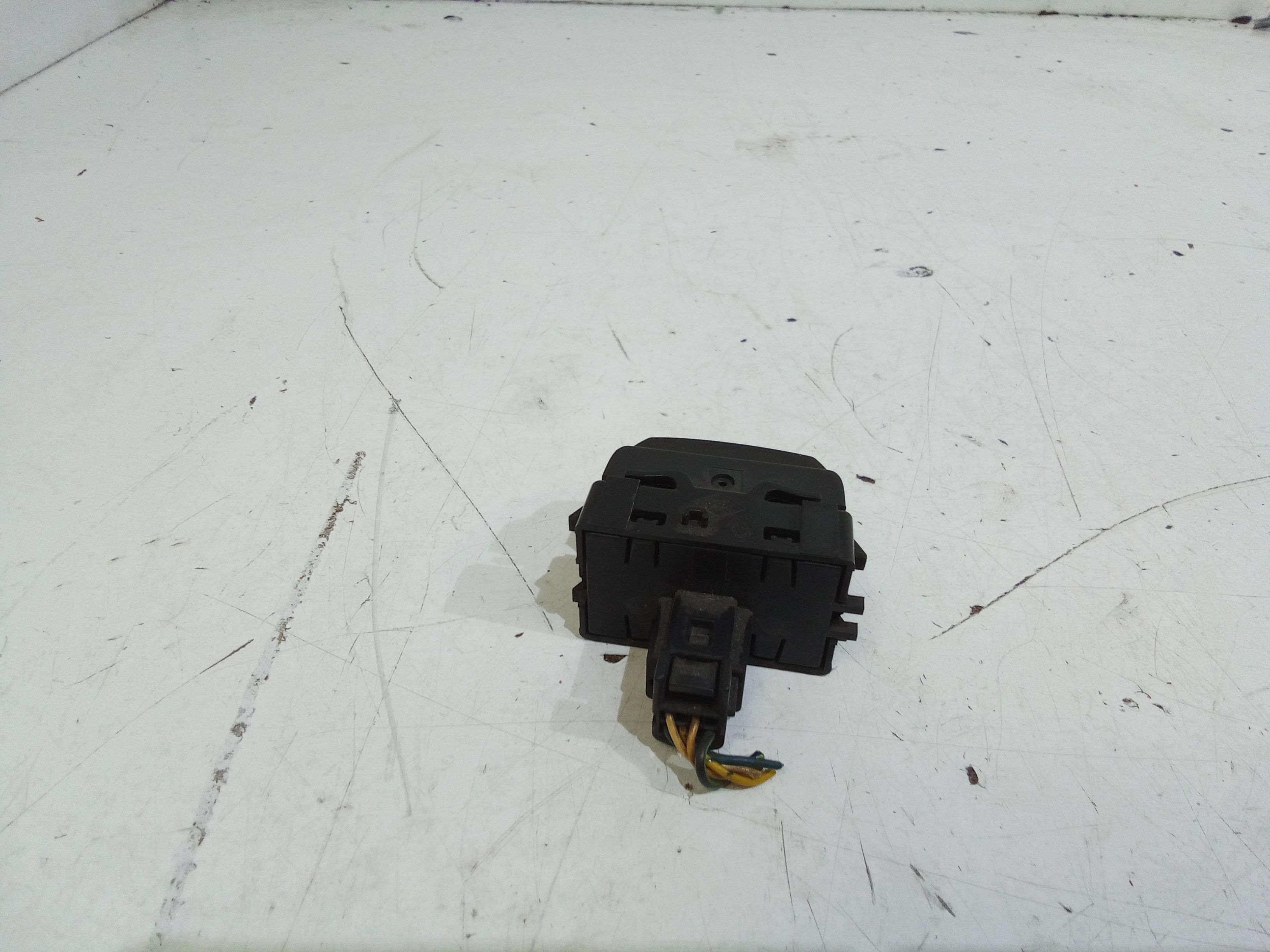 Pulsante Tergilunotto posteriore DACIA Lodgy 1 Serie